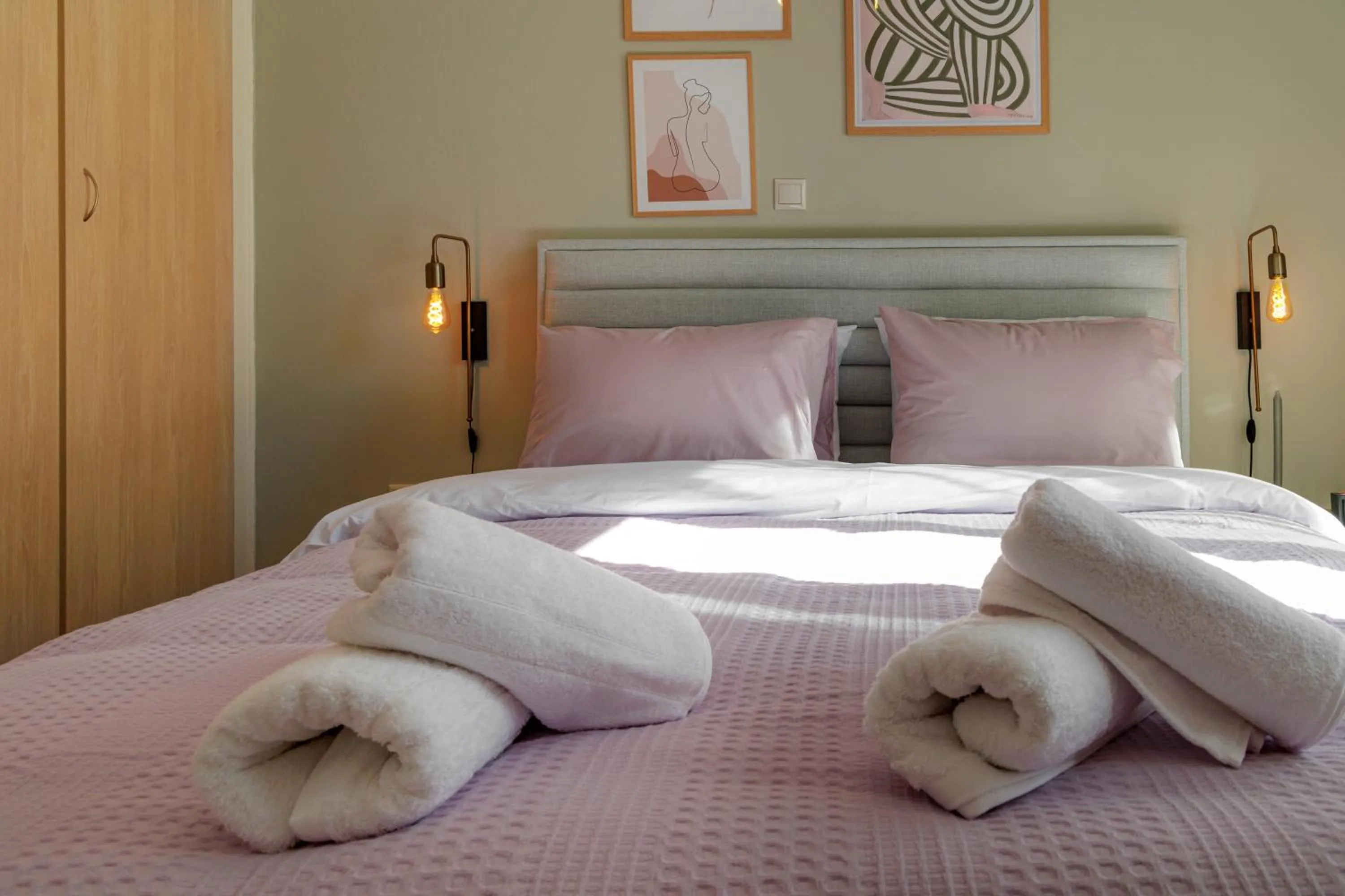Bed in Sunny & Modern apt for 3 persons