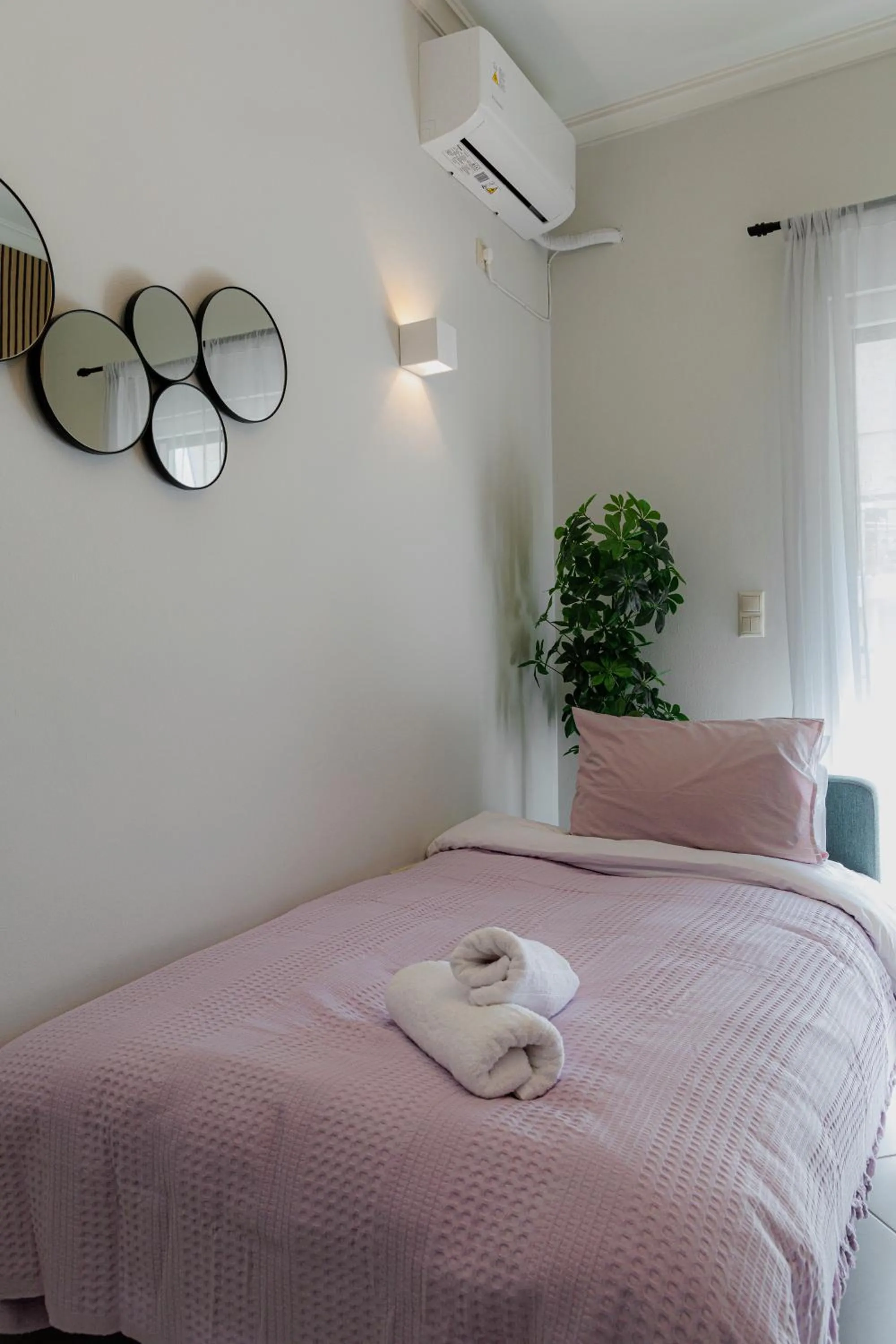 Bed in Sunny & Modern apt for 3 persons