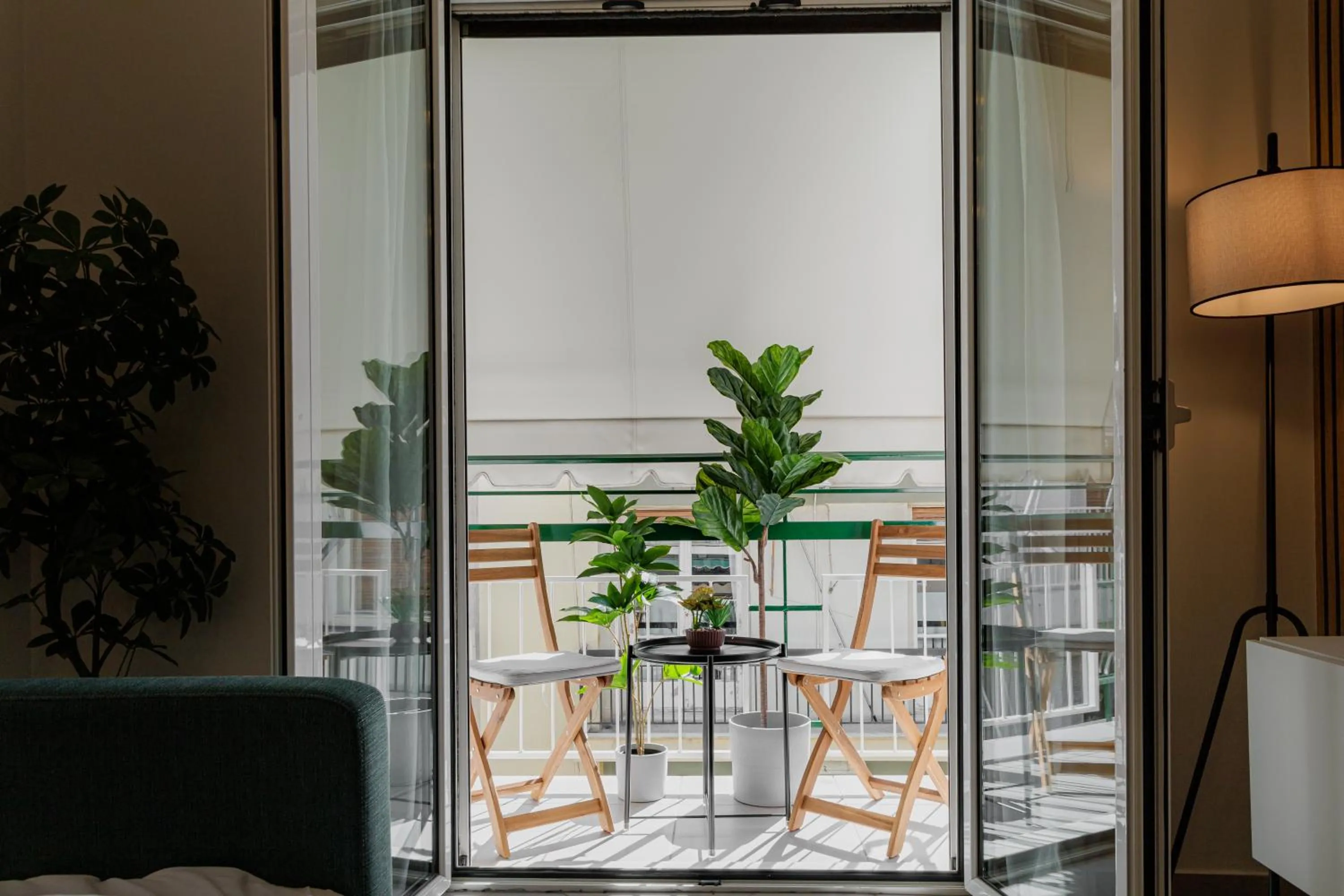Patio in Sunny & Modern apt for 3 persons