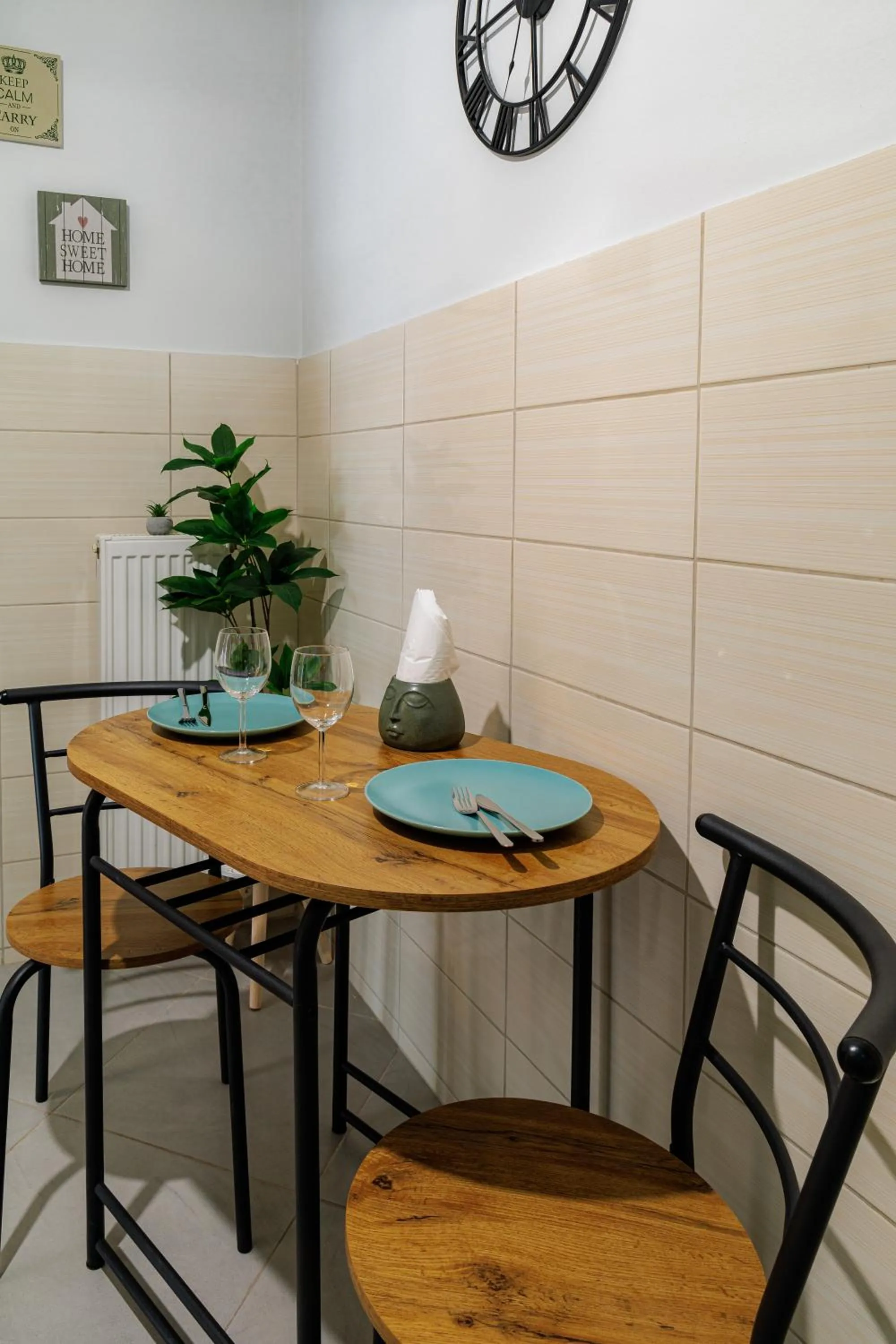 Dining area in Sunny & Modern apt for 3 persons