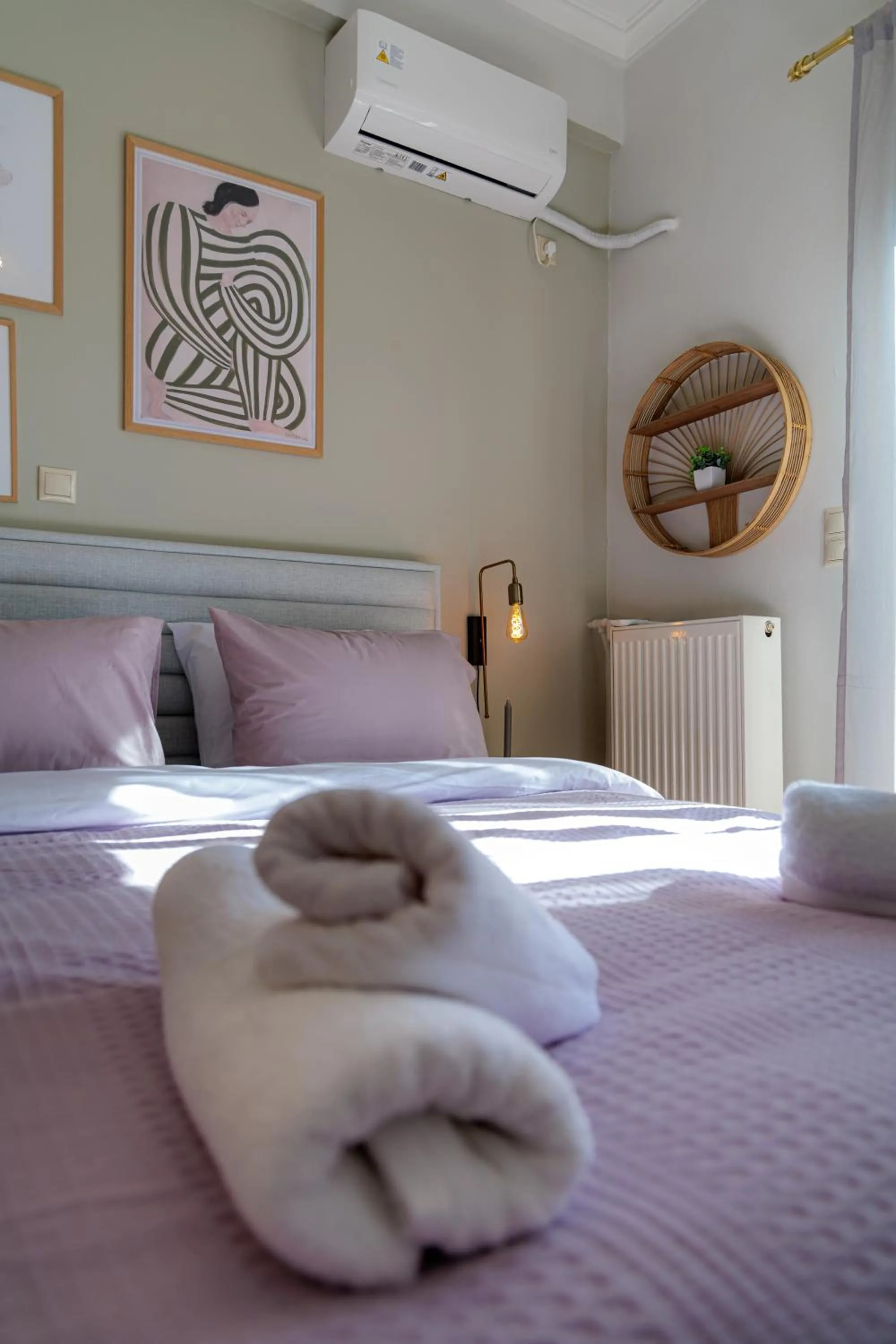 Bed in Sunny & Modern apt for 3 persons