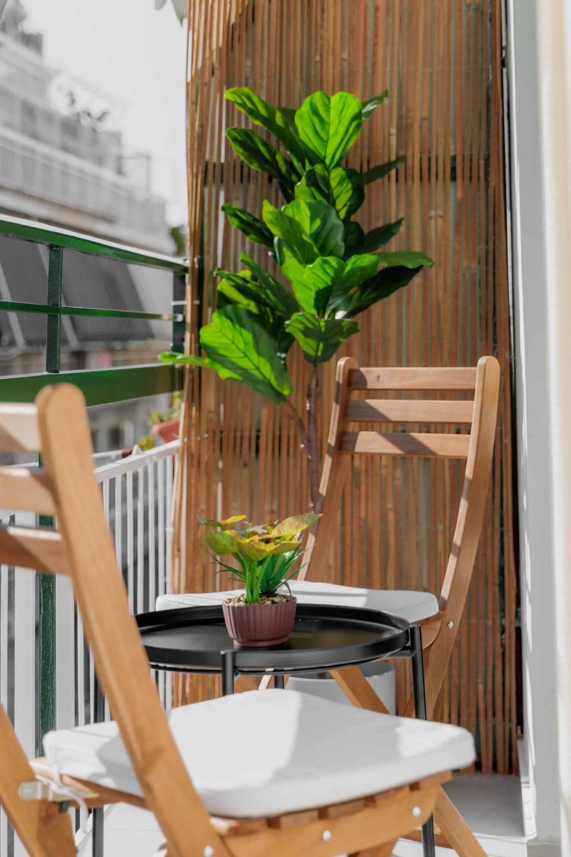 Patio in Sunny & Modern apt for 3 persons