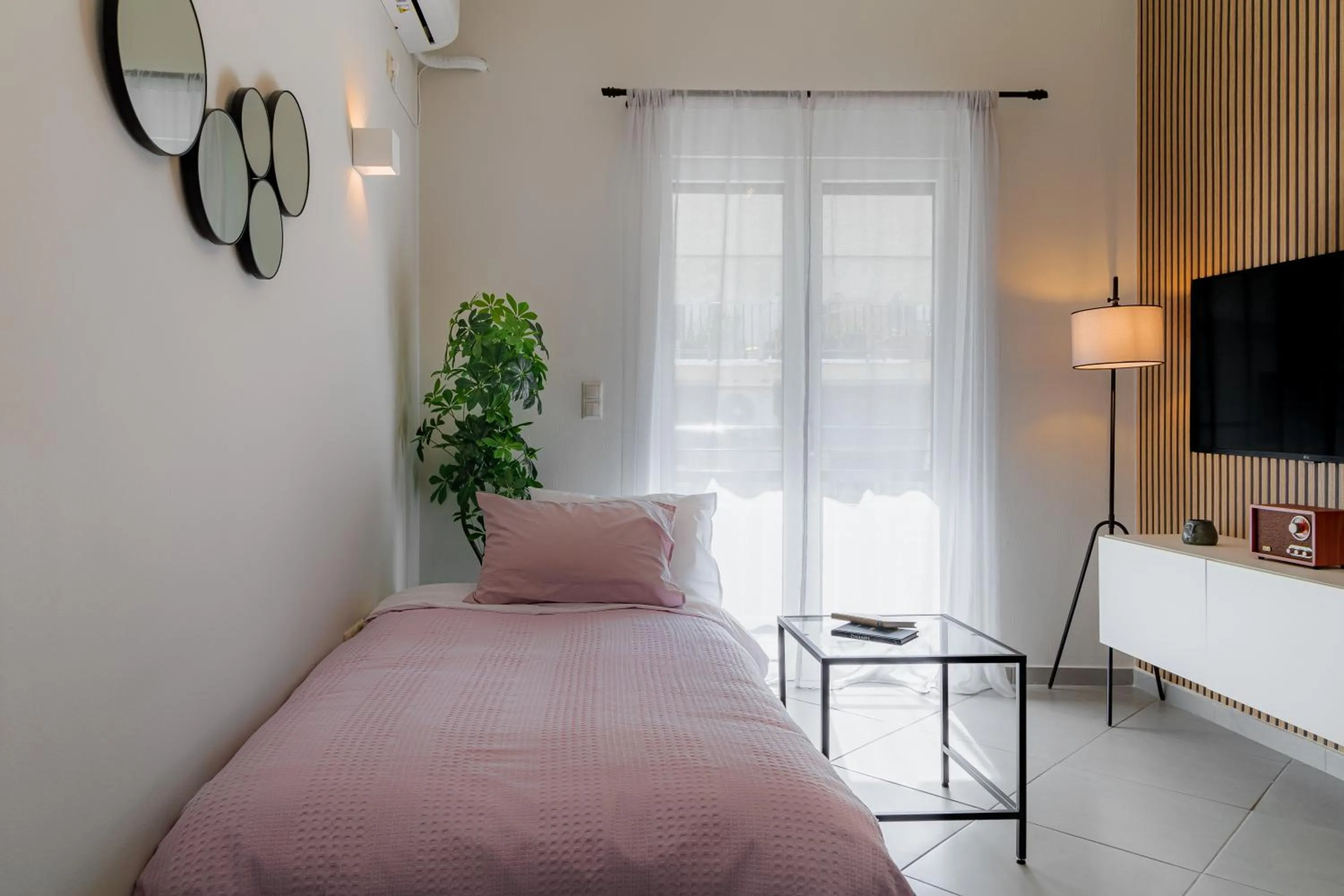 Bed in Sunny & Modern apt for 3 persons