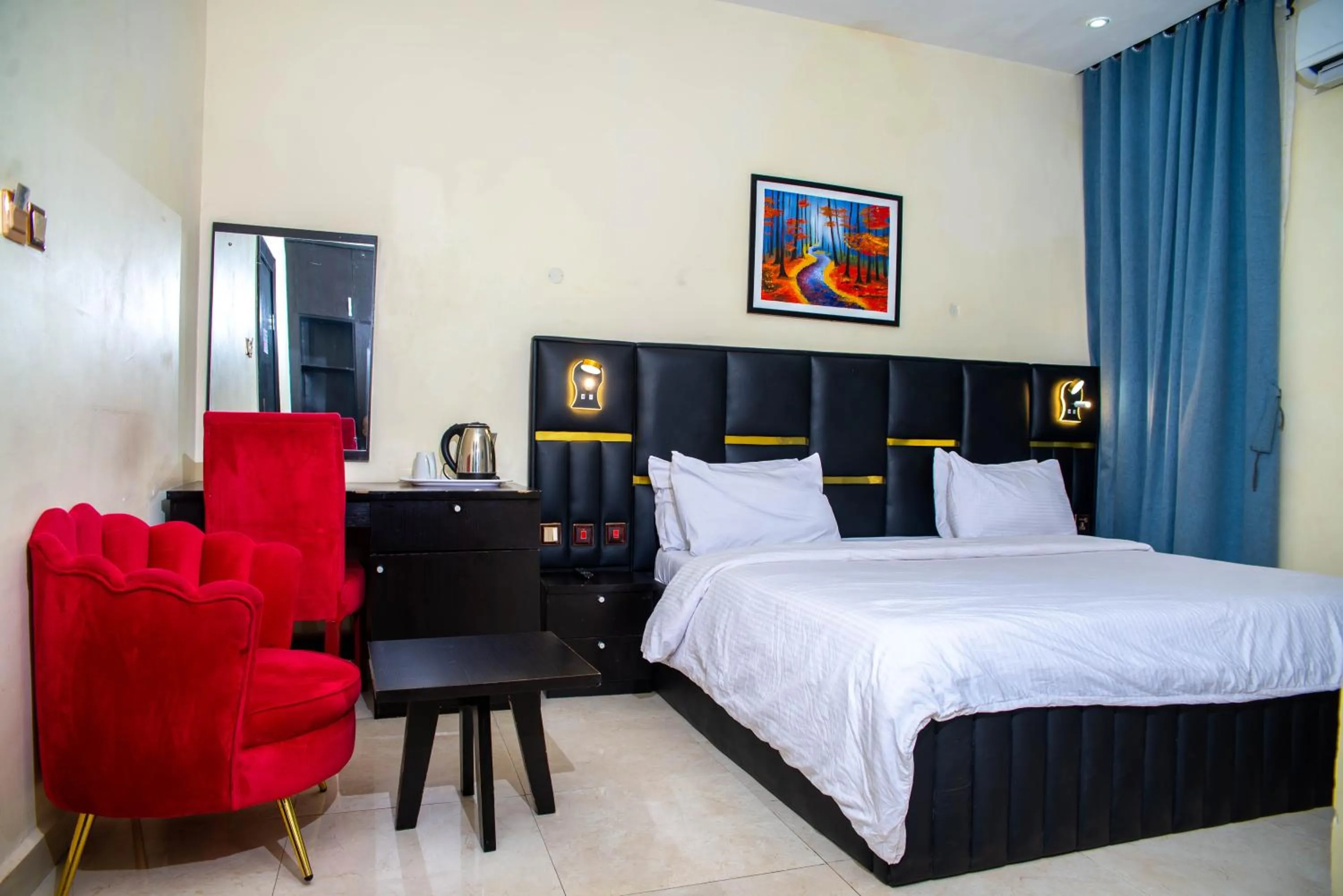 Bed in Buddiez Hotel & Resort