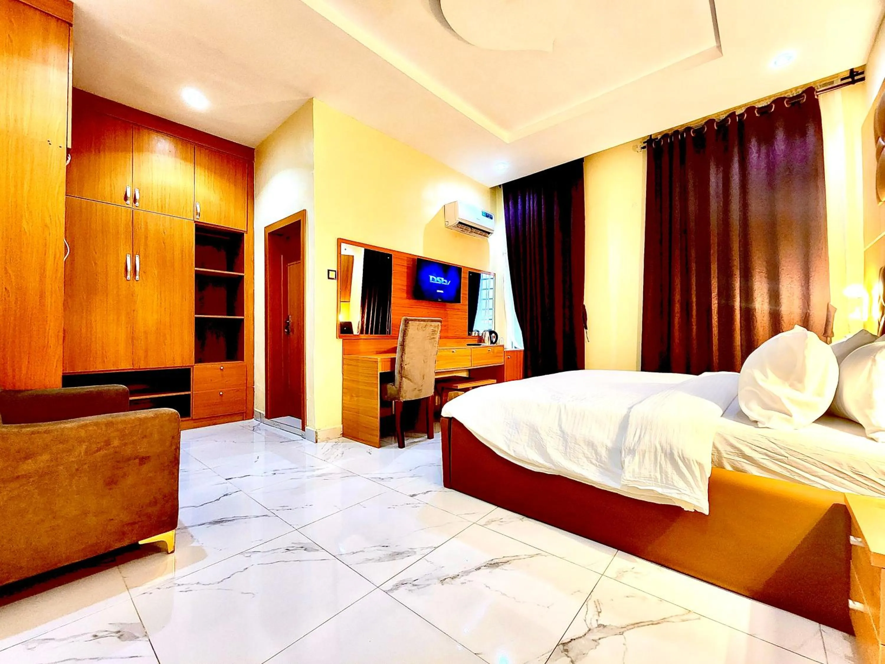 Breakfast, Bed in Buddiez Hotel & Resort