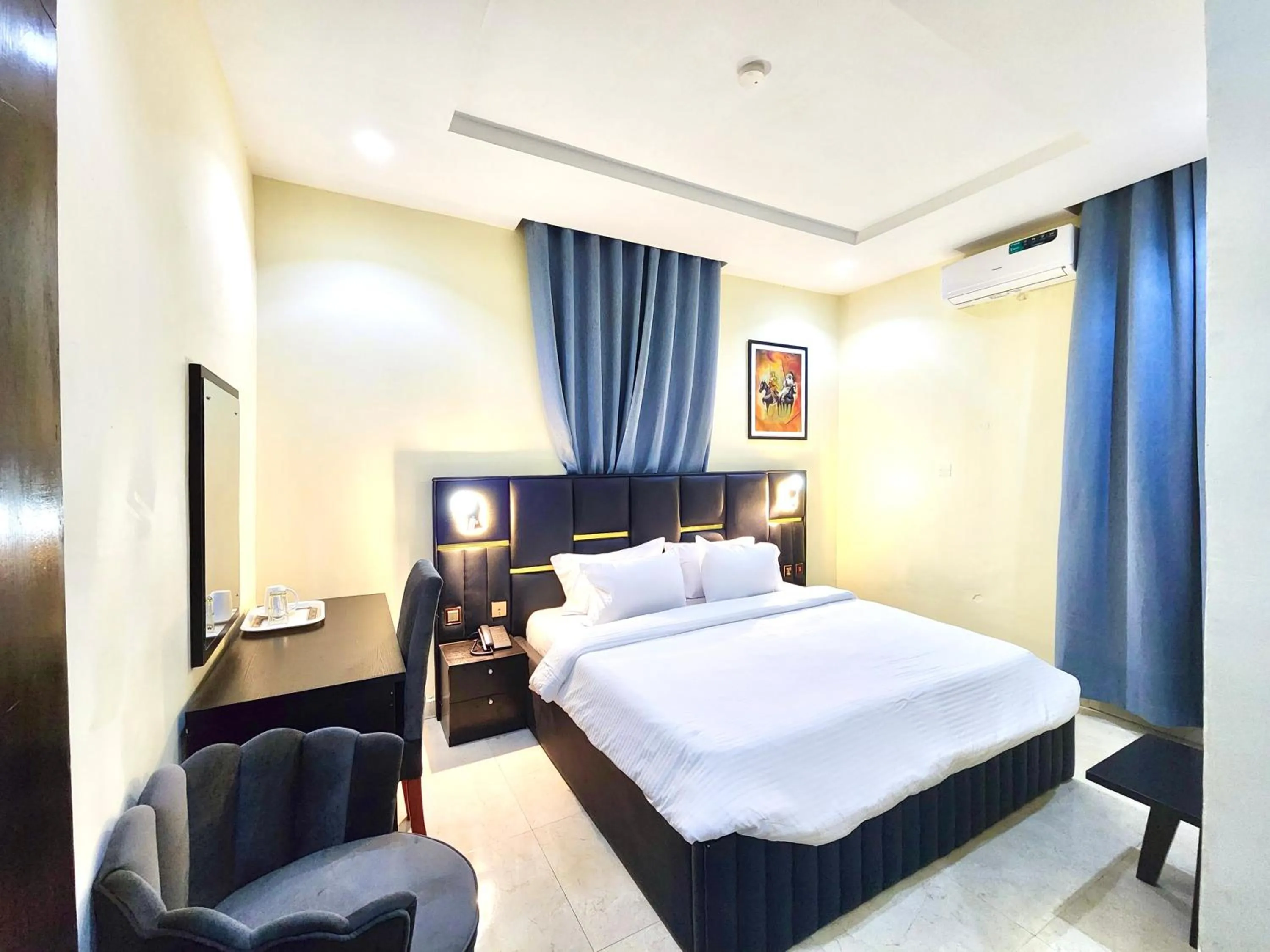 Bed in Buddiez Hotel & Resort