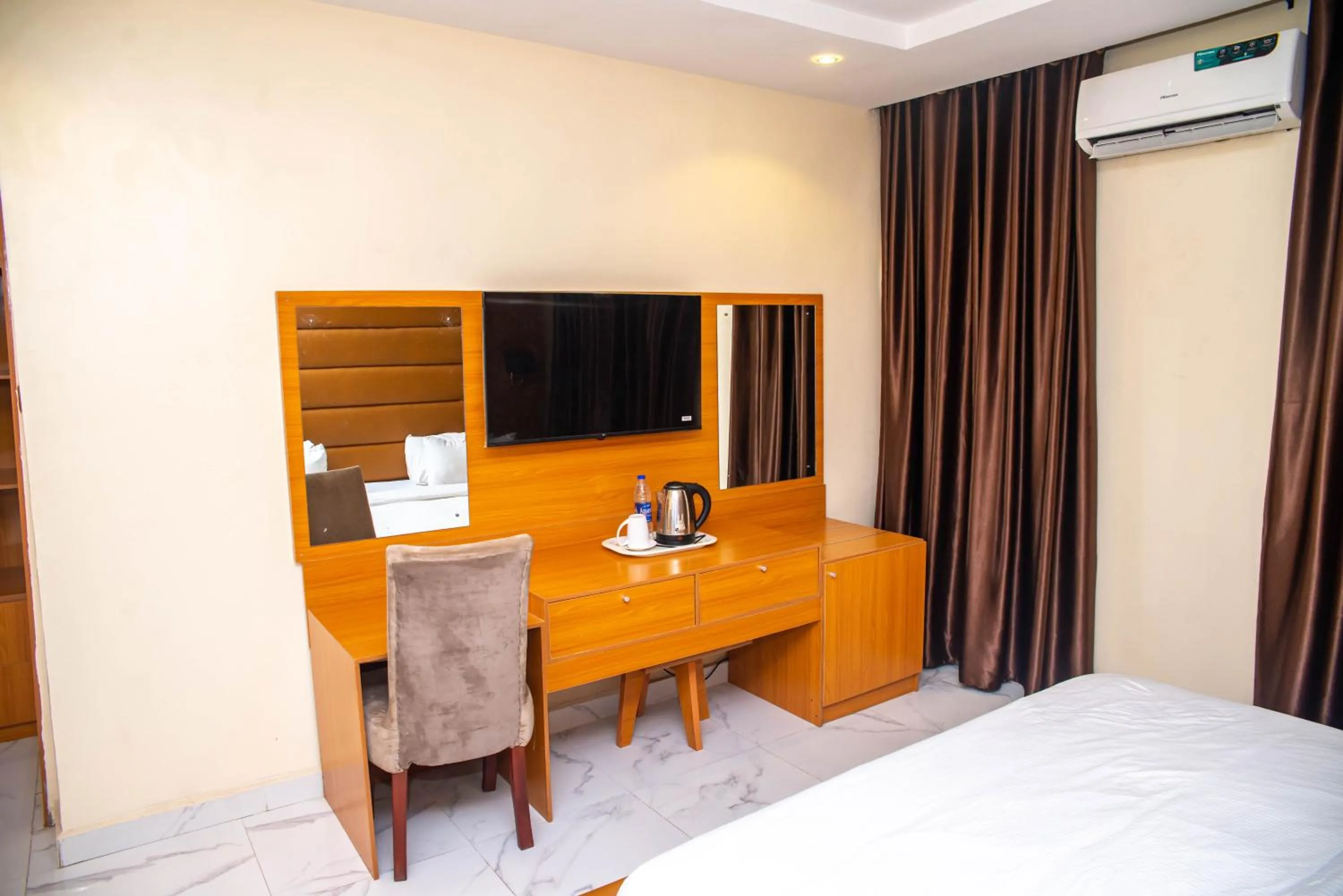 Bed in Buddiez Hotel & Resort