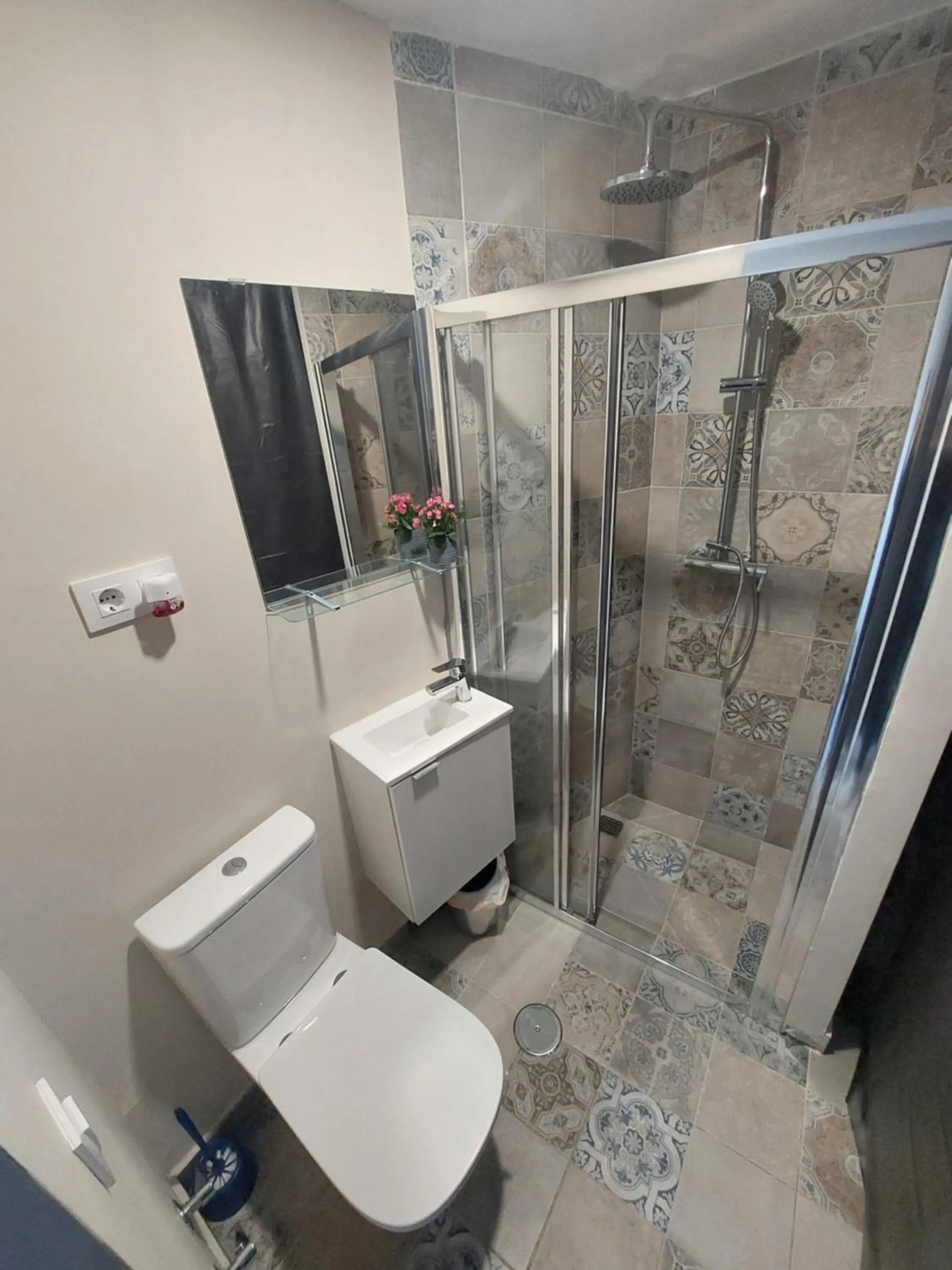 N1 Casa de Madrid - greenpeace line