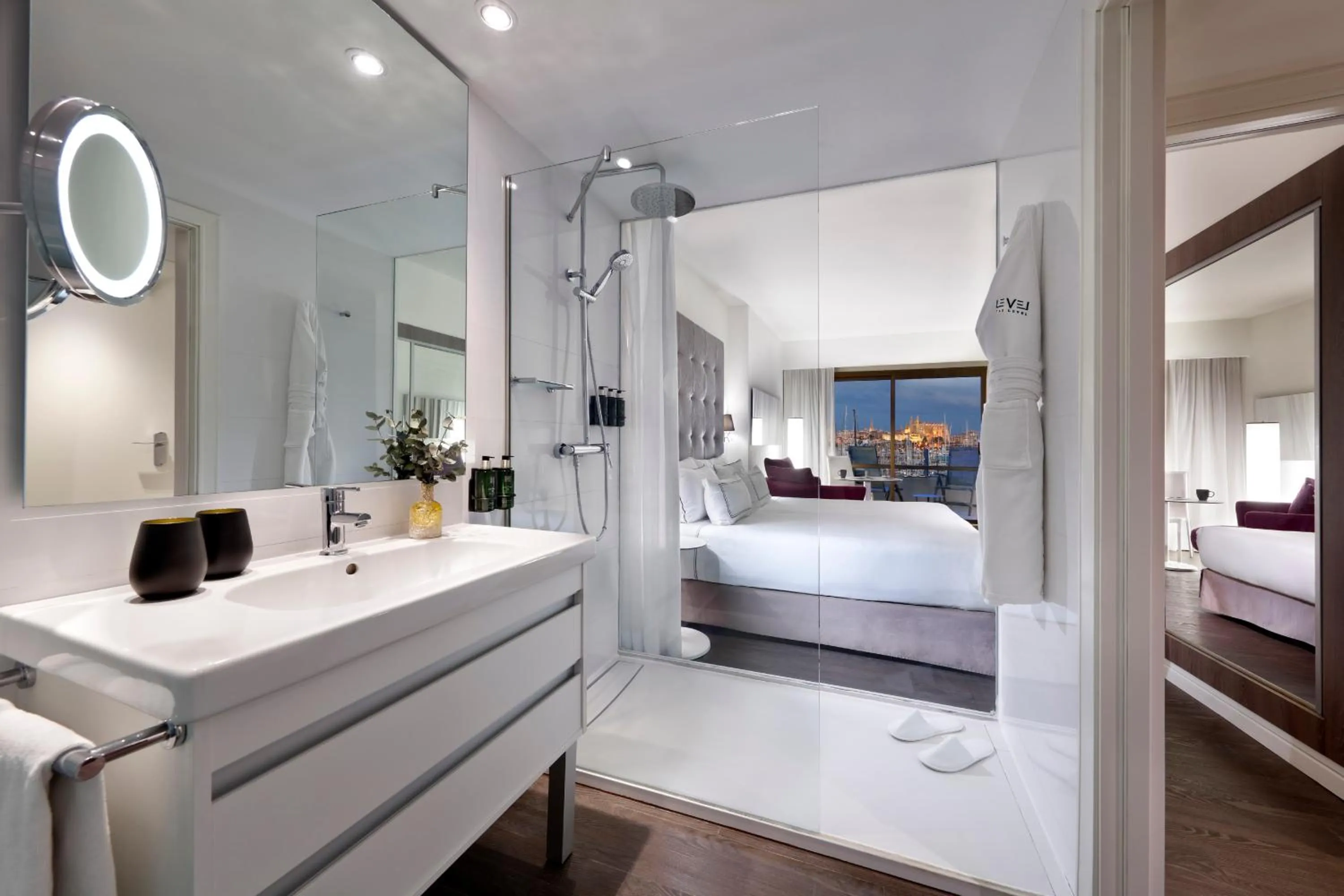 Bathroom, Bed in Meliá Palma Marina