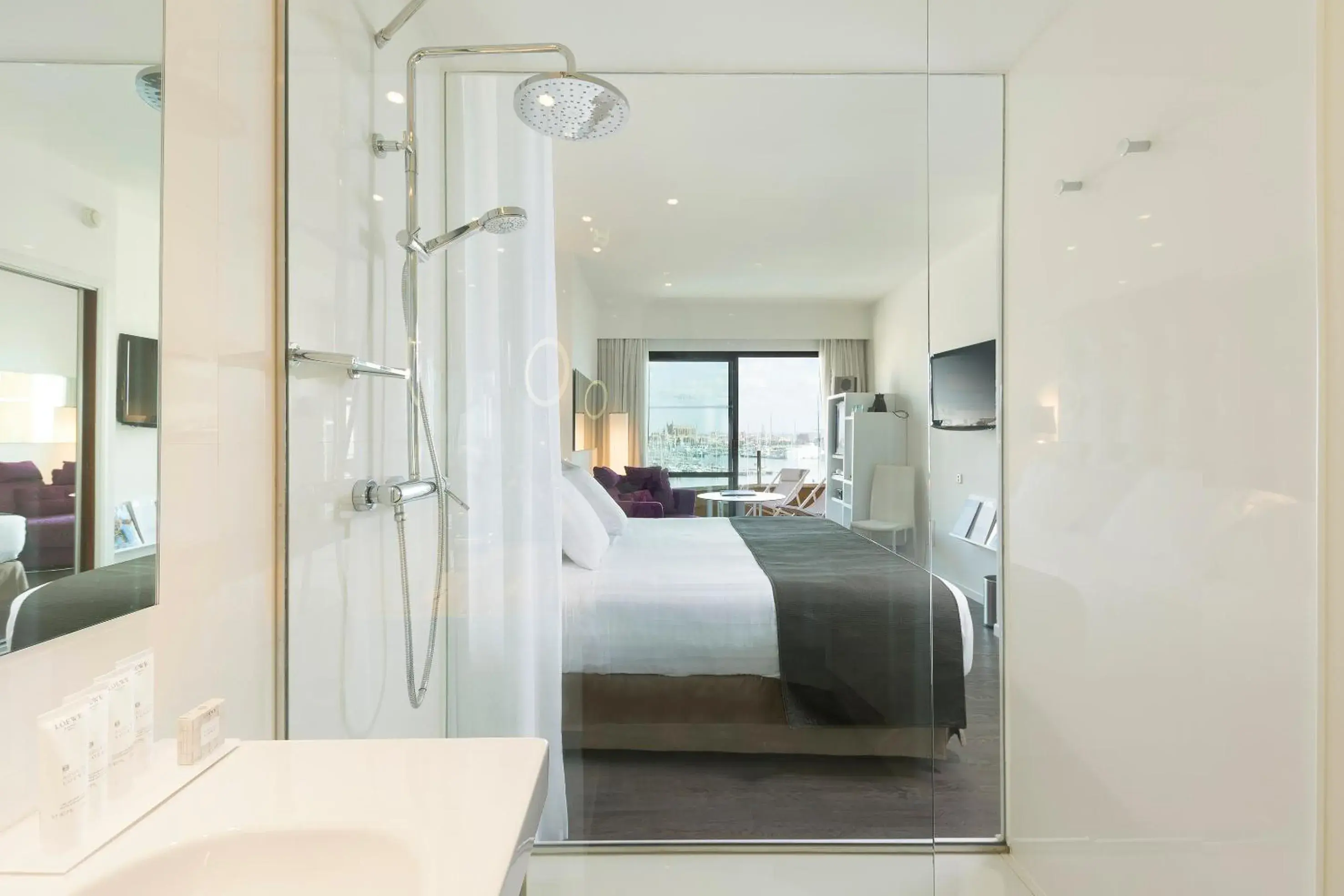 Photo of the whole room, Bed in Meliá Palma Marina Photo of the whole room, Bed in Meliá Palma Marina