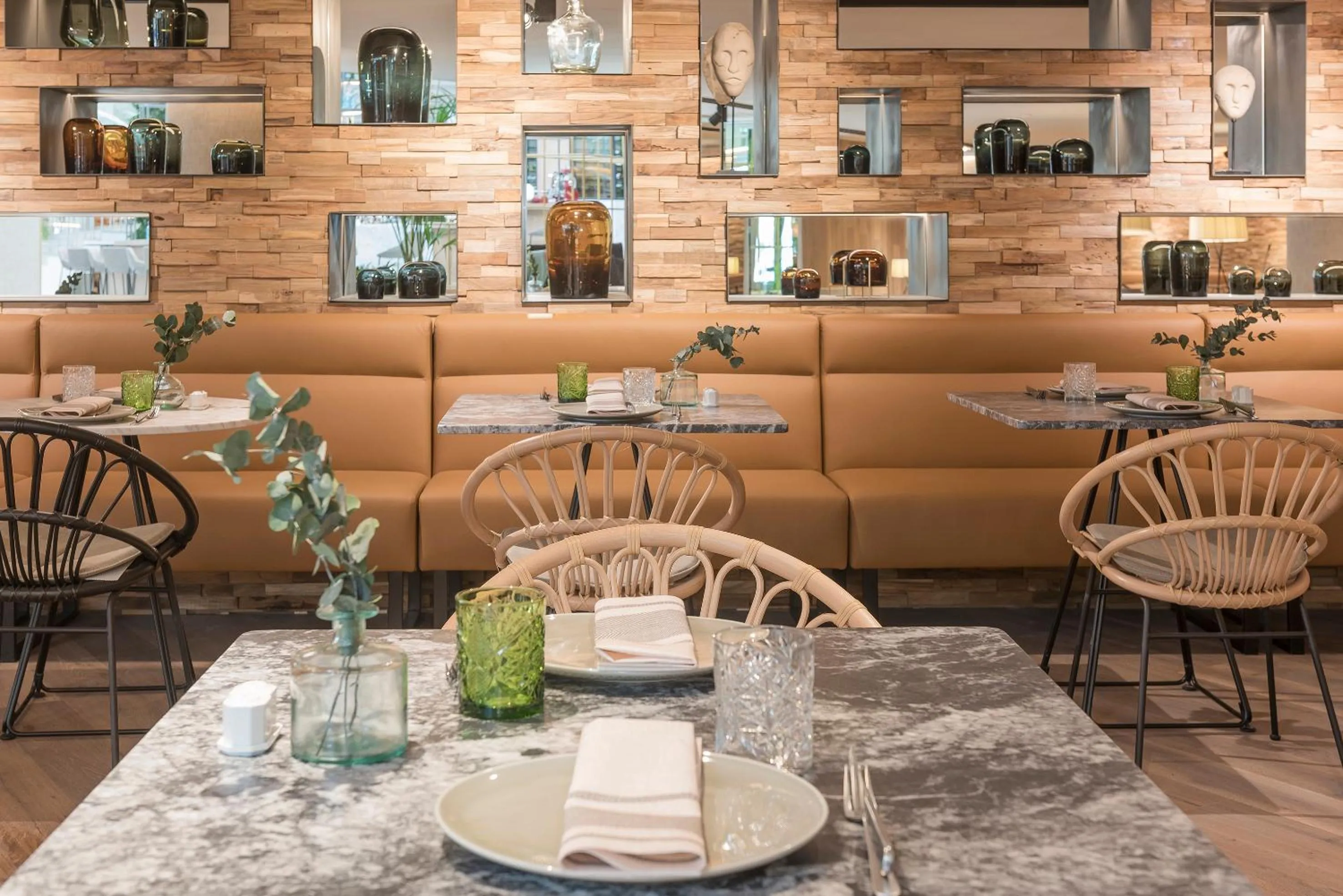 Restaurant/places to eat in Meliá Palma Marina