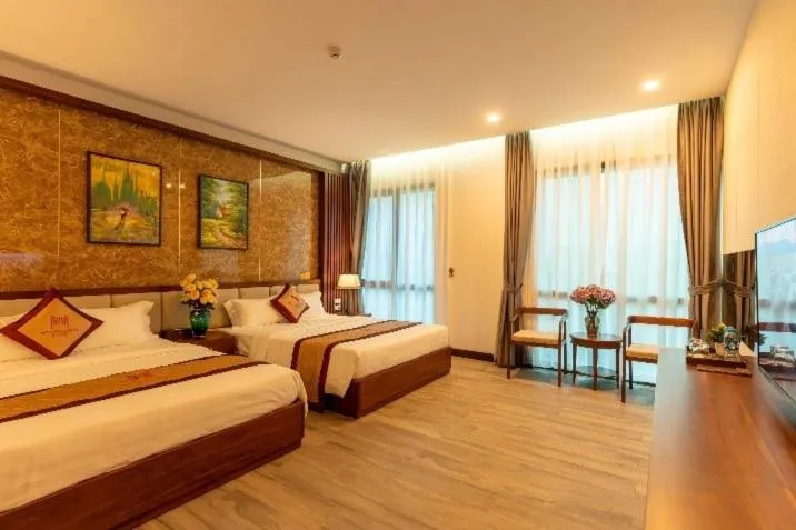 Photo of the whole room, Bed in MT Collection Hotel