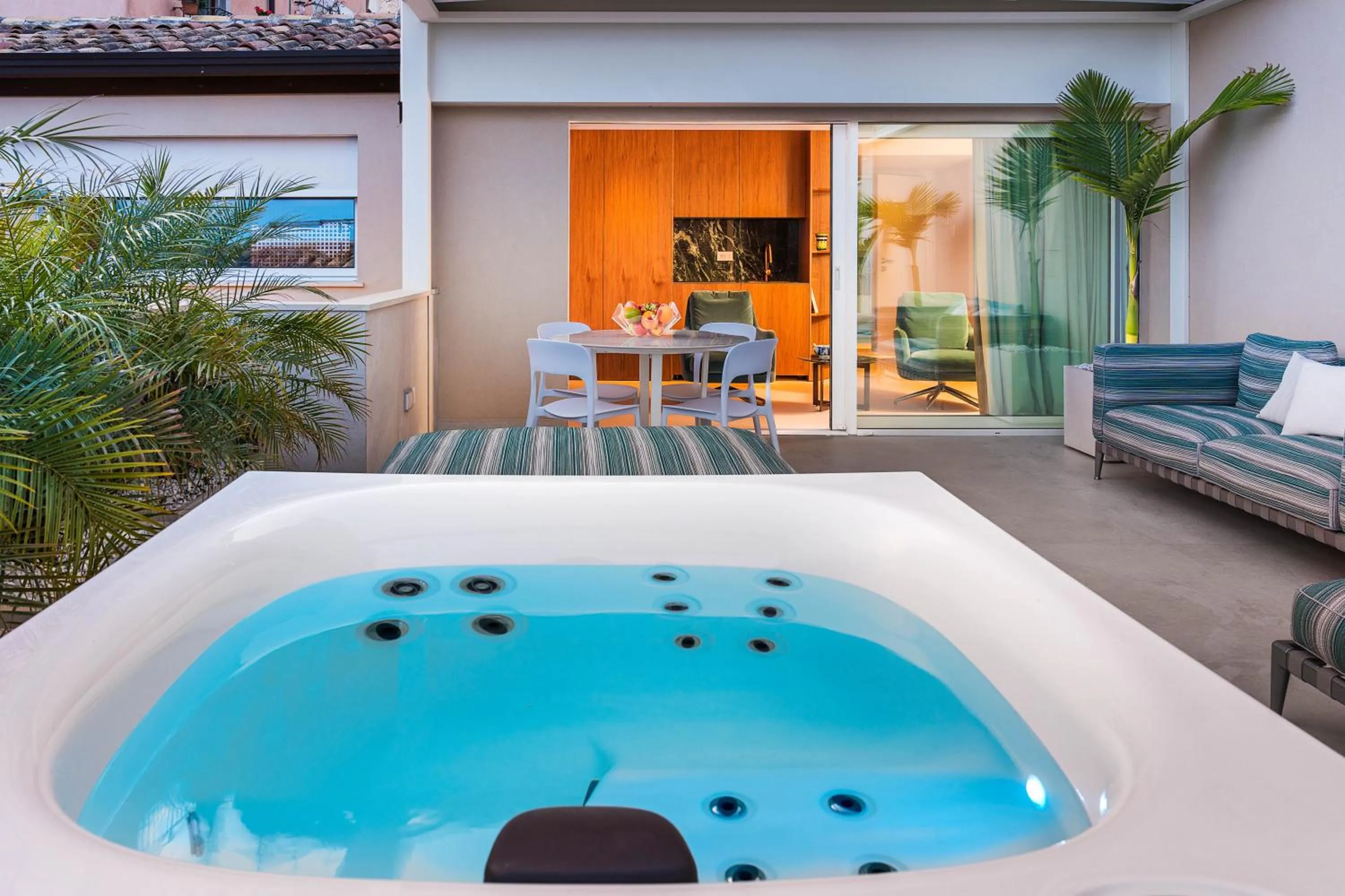 Hot Tub in Taormina Infinity Suites