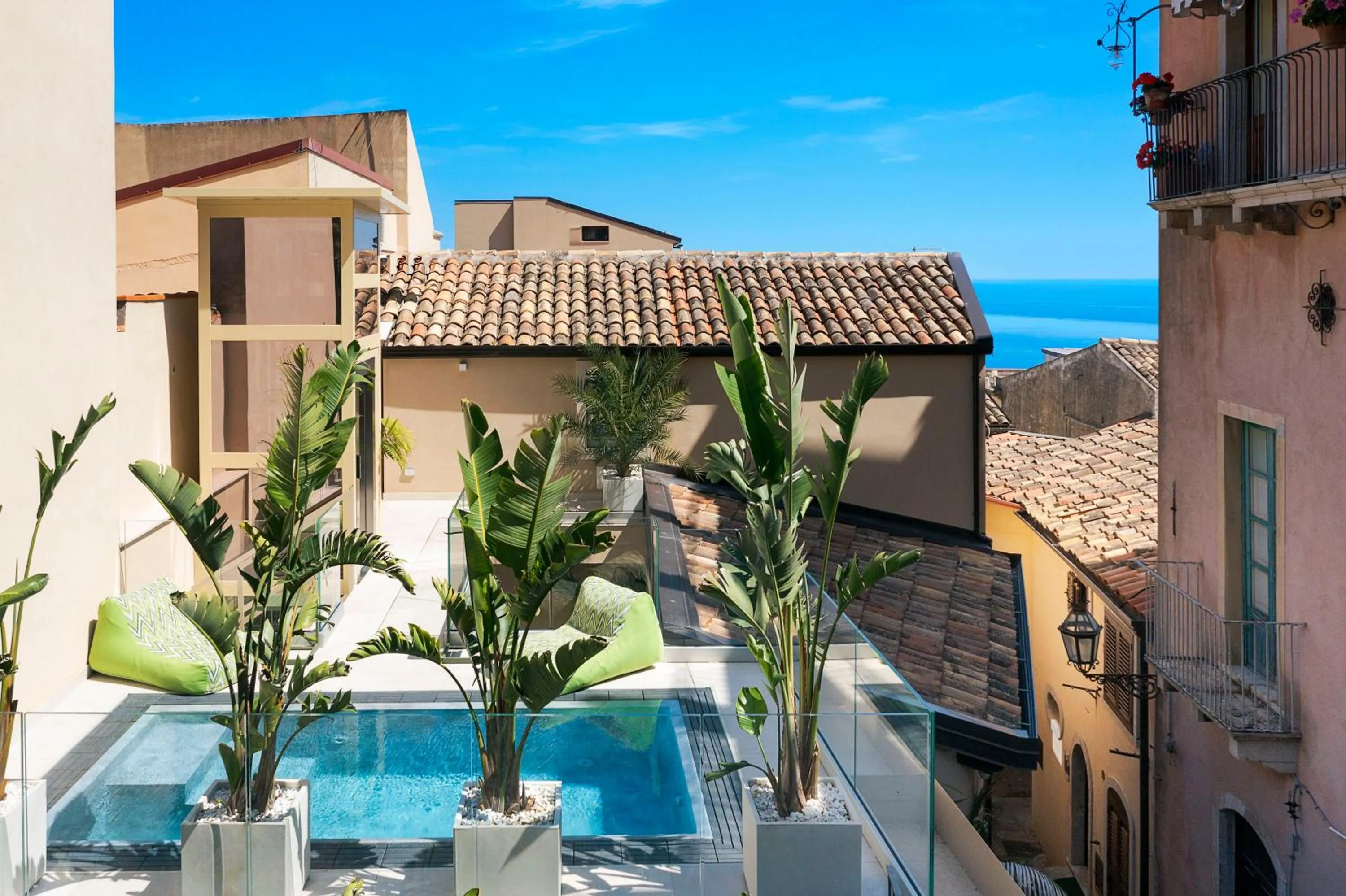 Swimming pool in Taormina Infinity Suites