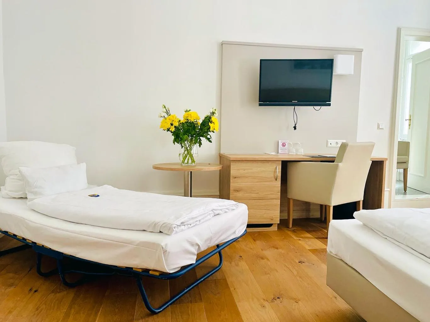 TV and multimedia, Bed in Hotel Perkeo