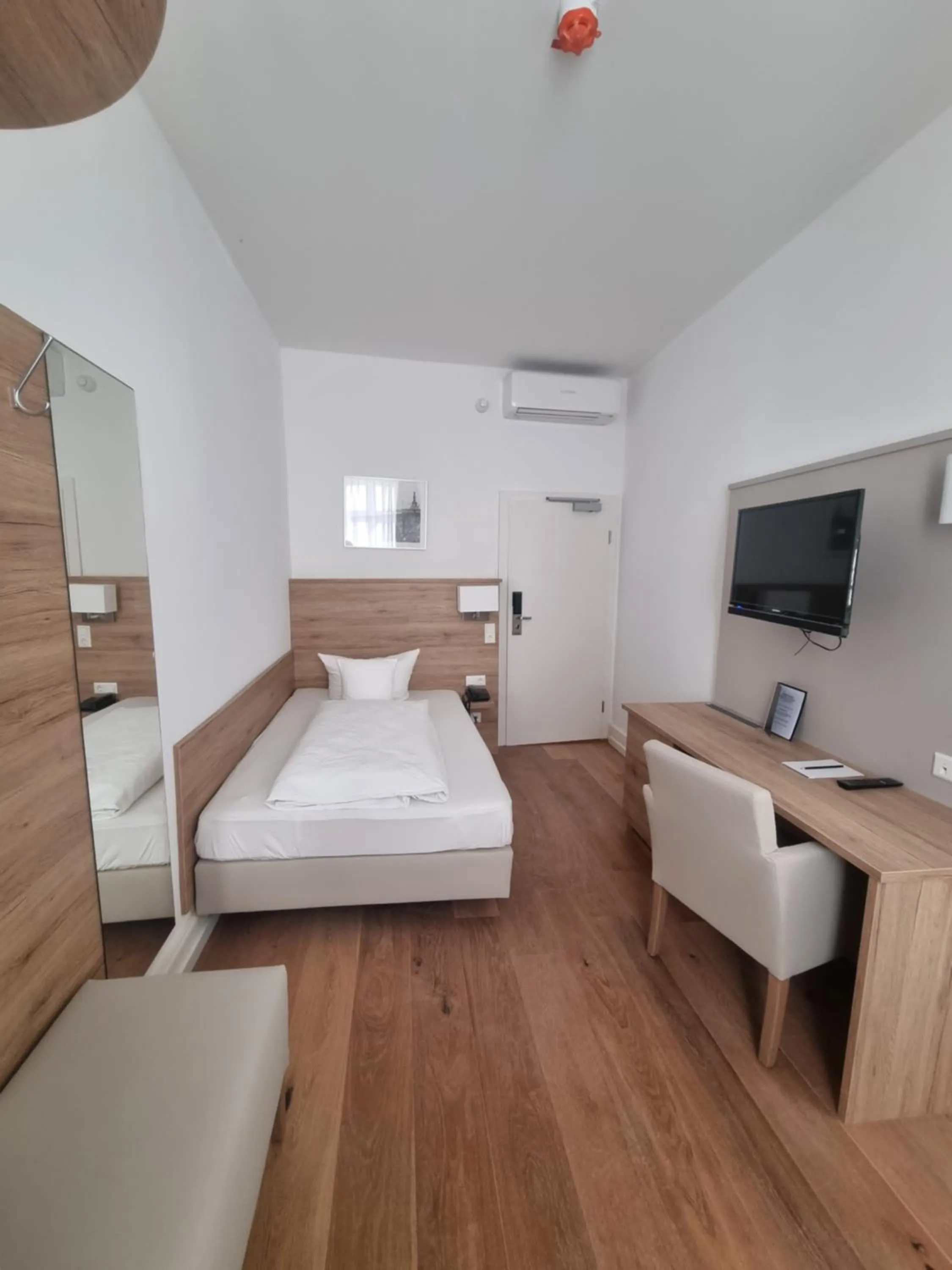 Photo of the whole room, Bed in Hotel Perkeo