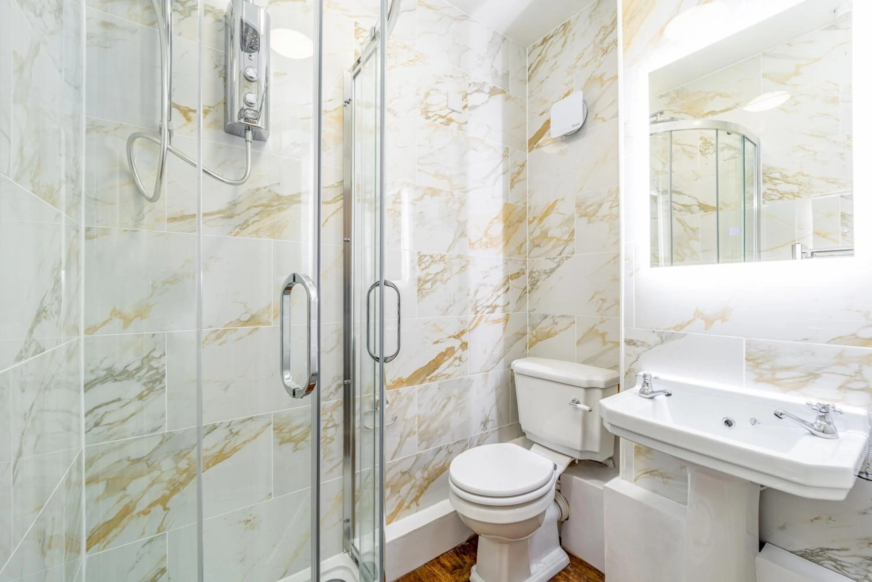 Shower in The Whichcote Arms