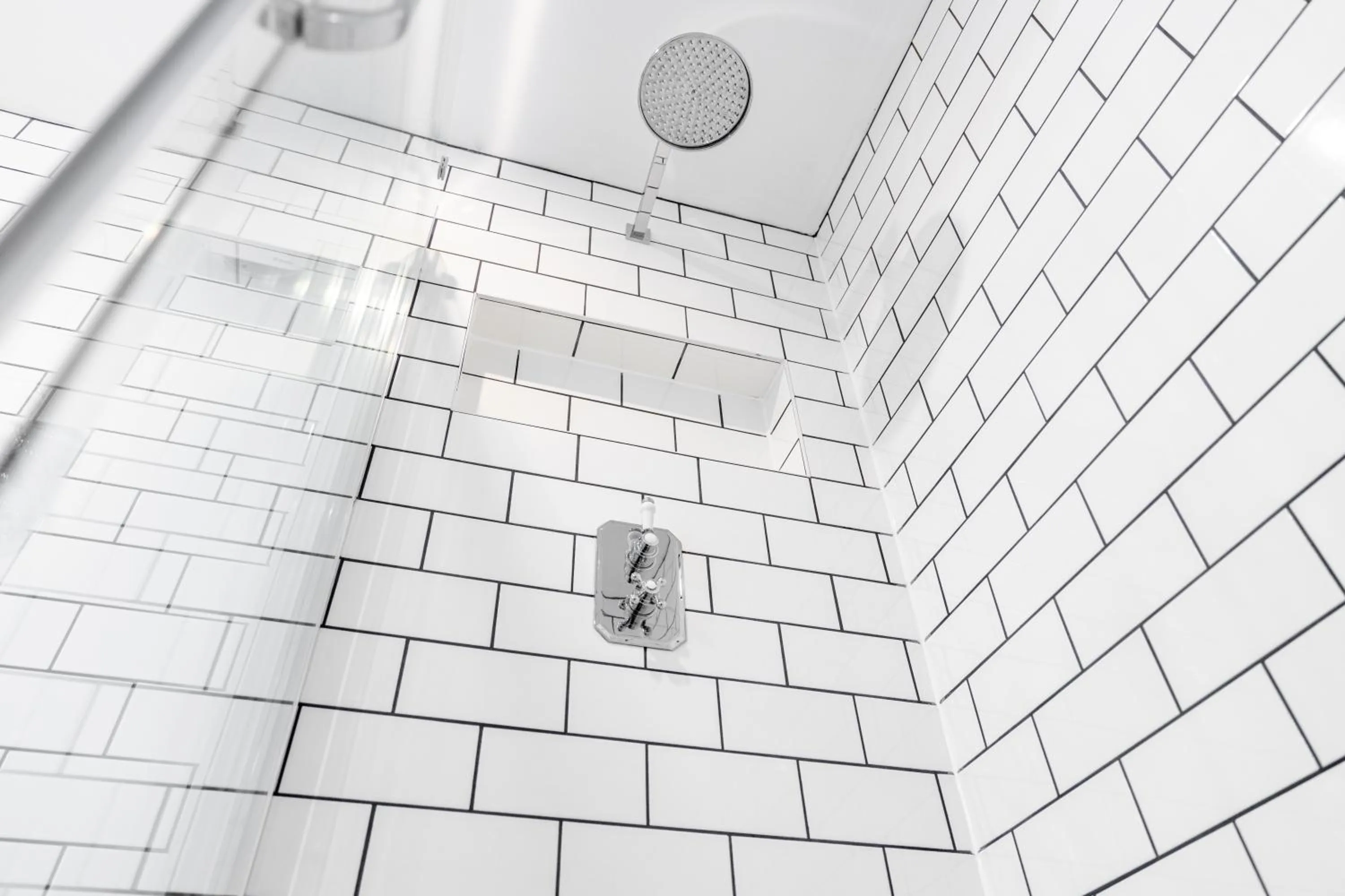 Shower in The Whichcote Arms