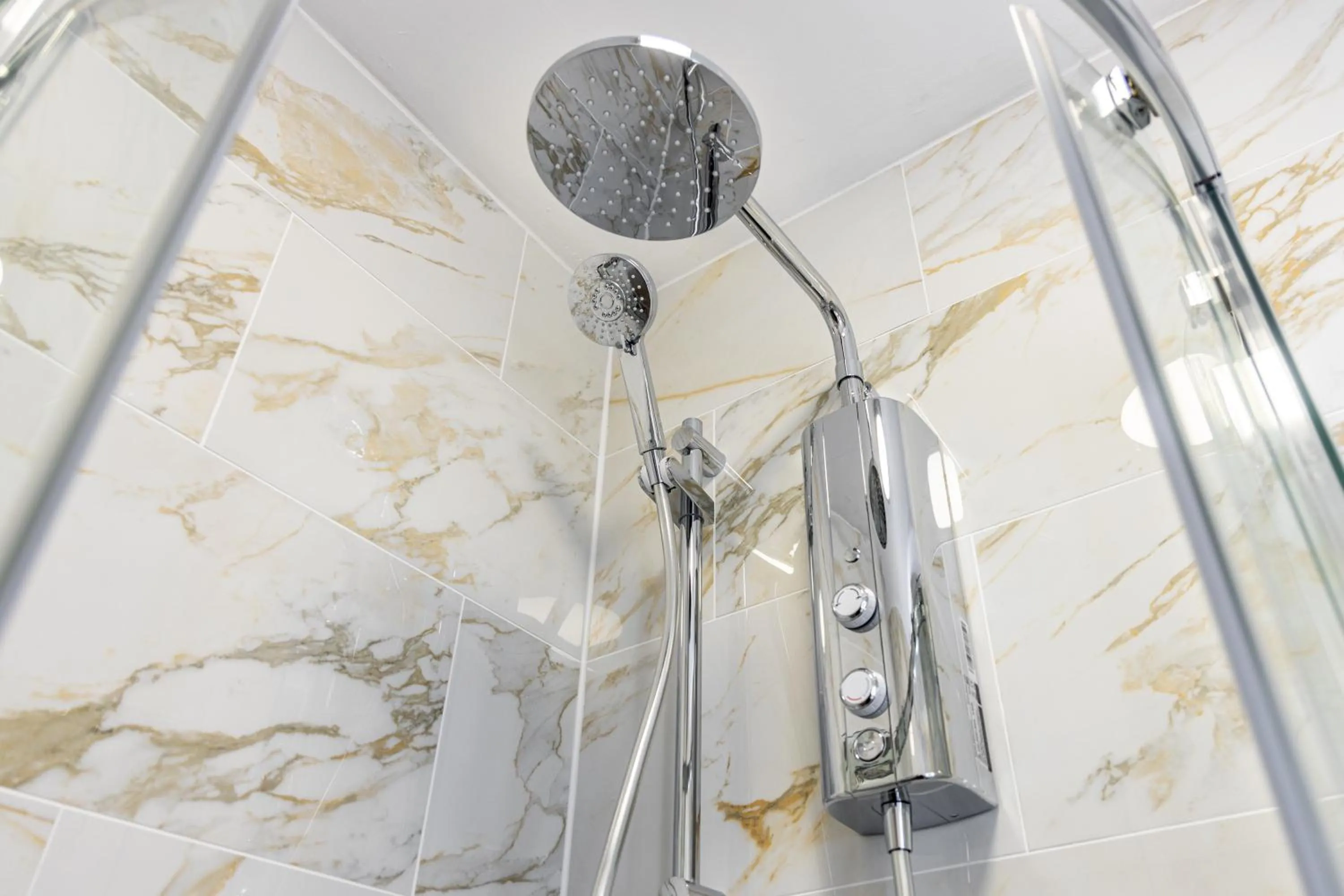 Shower in The Whichcote Arms