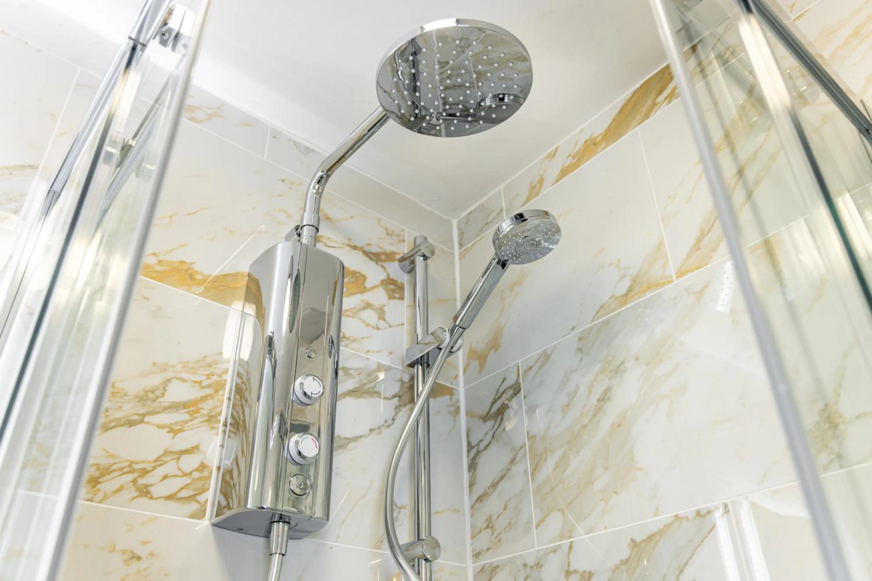 Shower in The Whichcote Arms