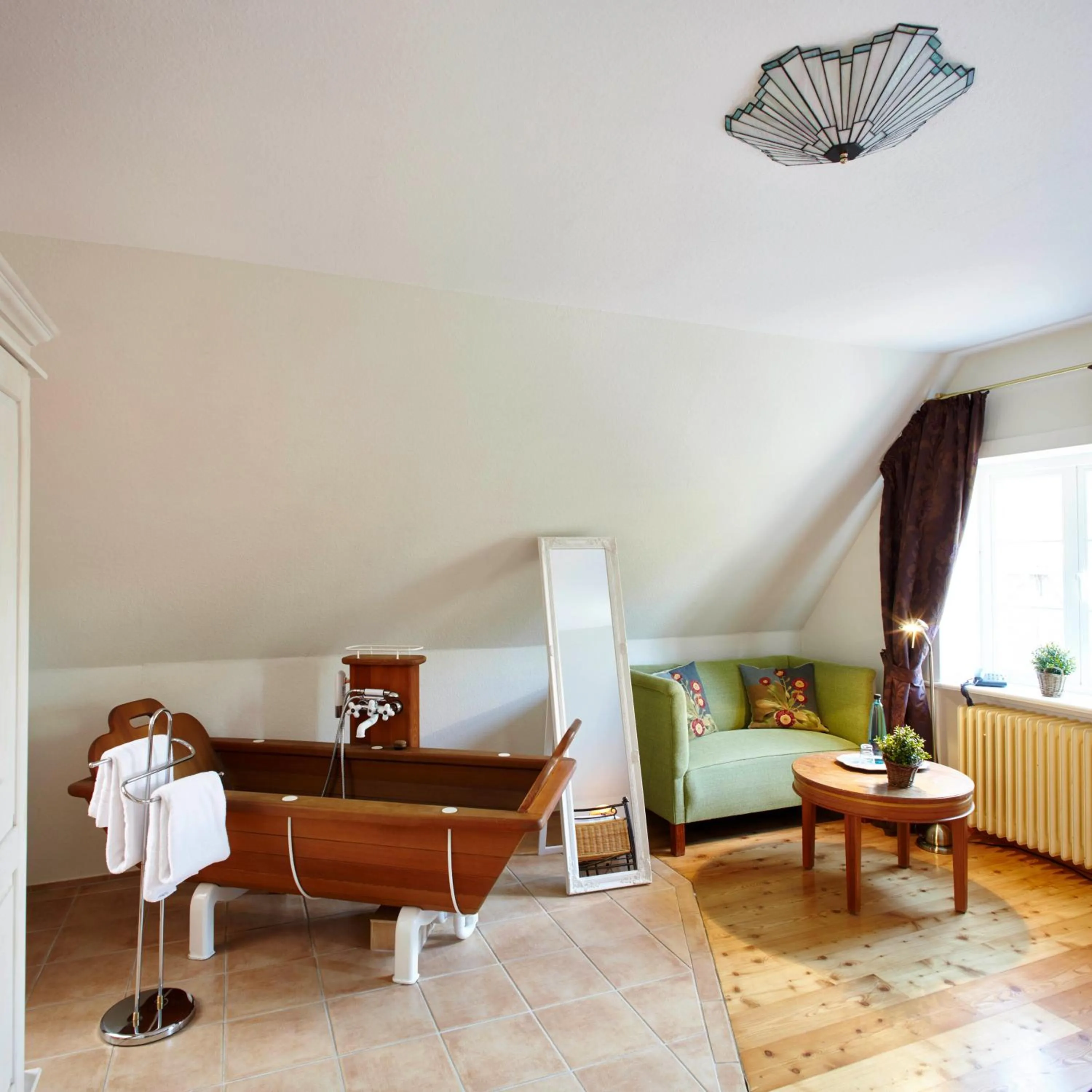 Bathroom, Bed in Hotel Hof Tütsberg