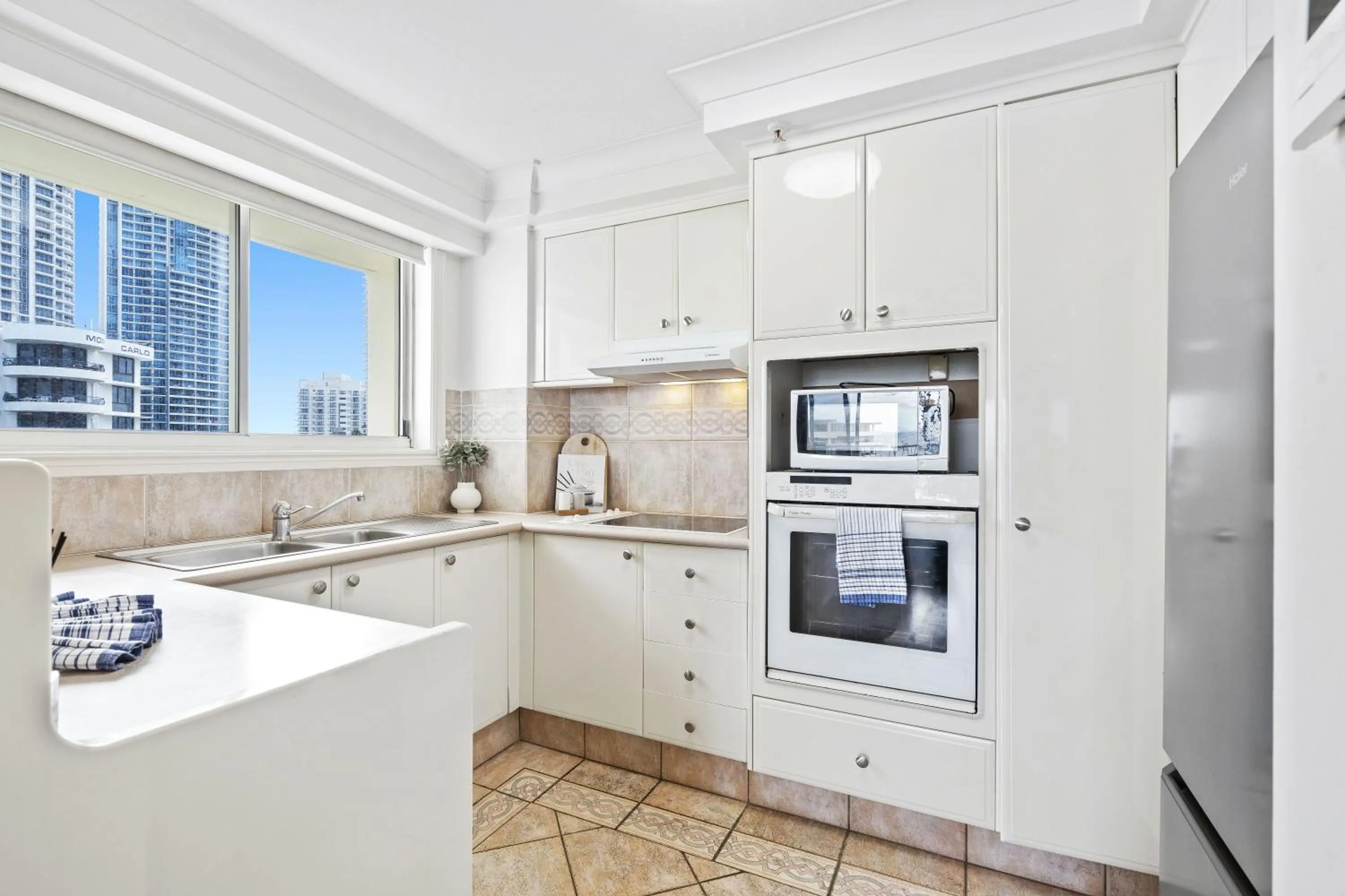 Kitchen or kitchenette in The Moroccan - QStay