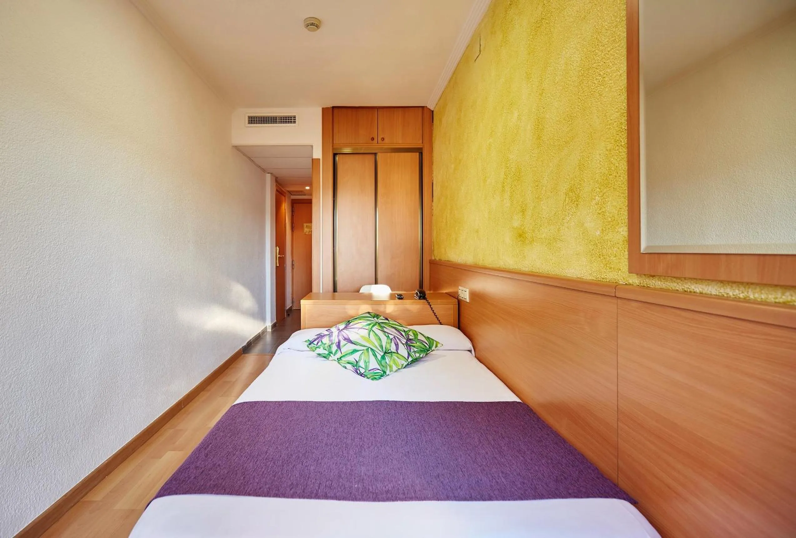 Property building, Bed in Hotel Samba