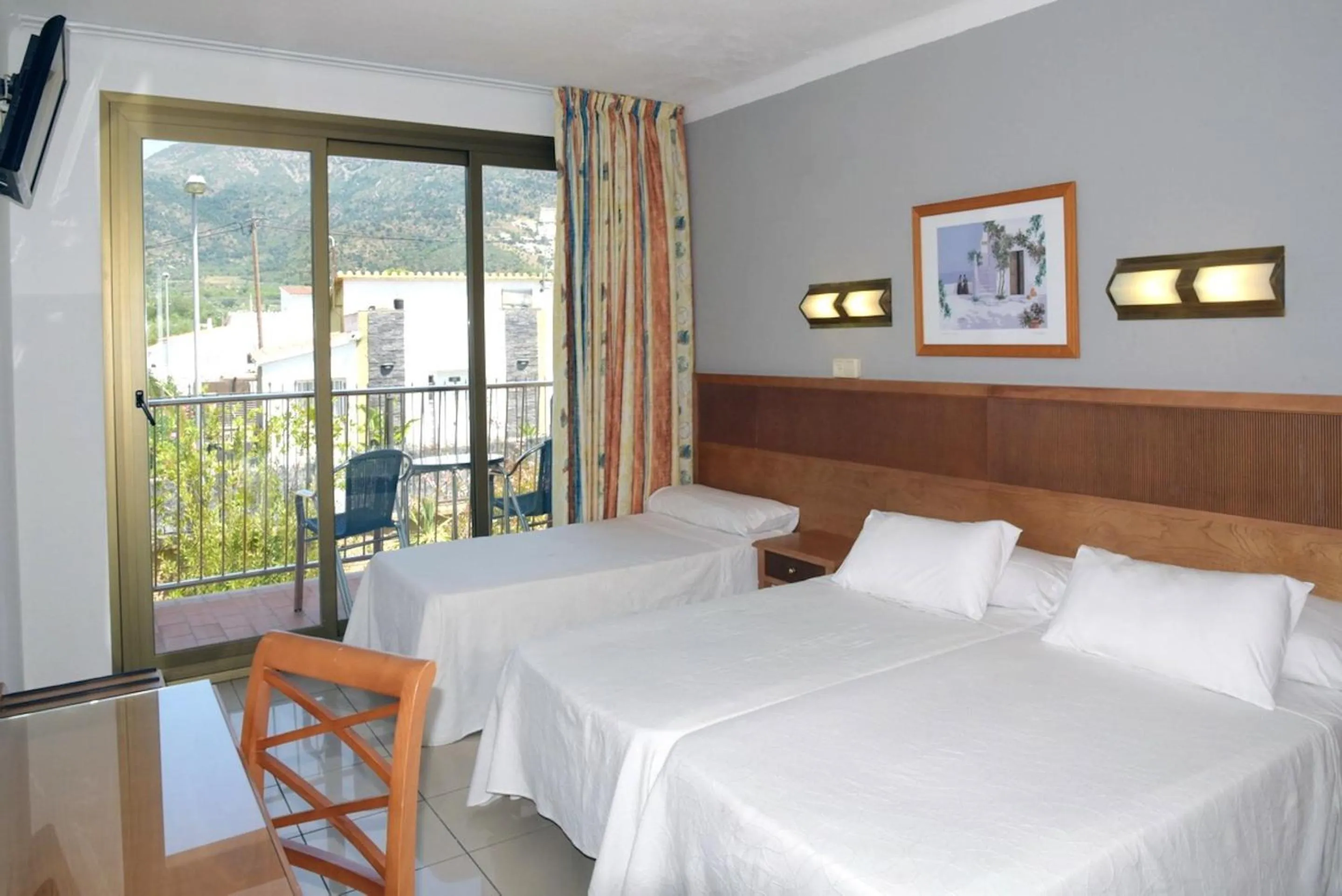 Balcony/Terrace, Bed in Hotel San Carlos