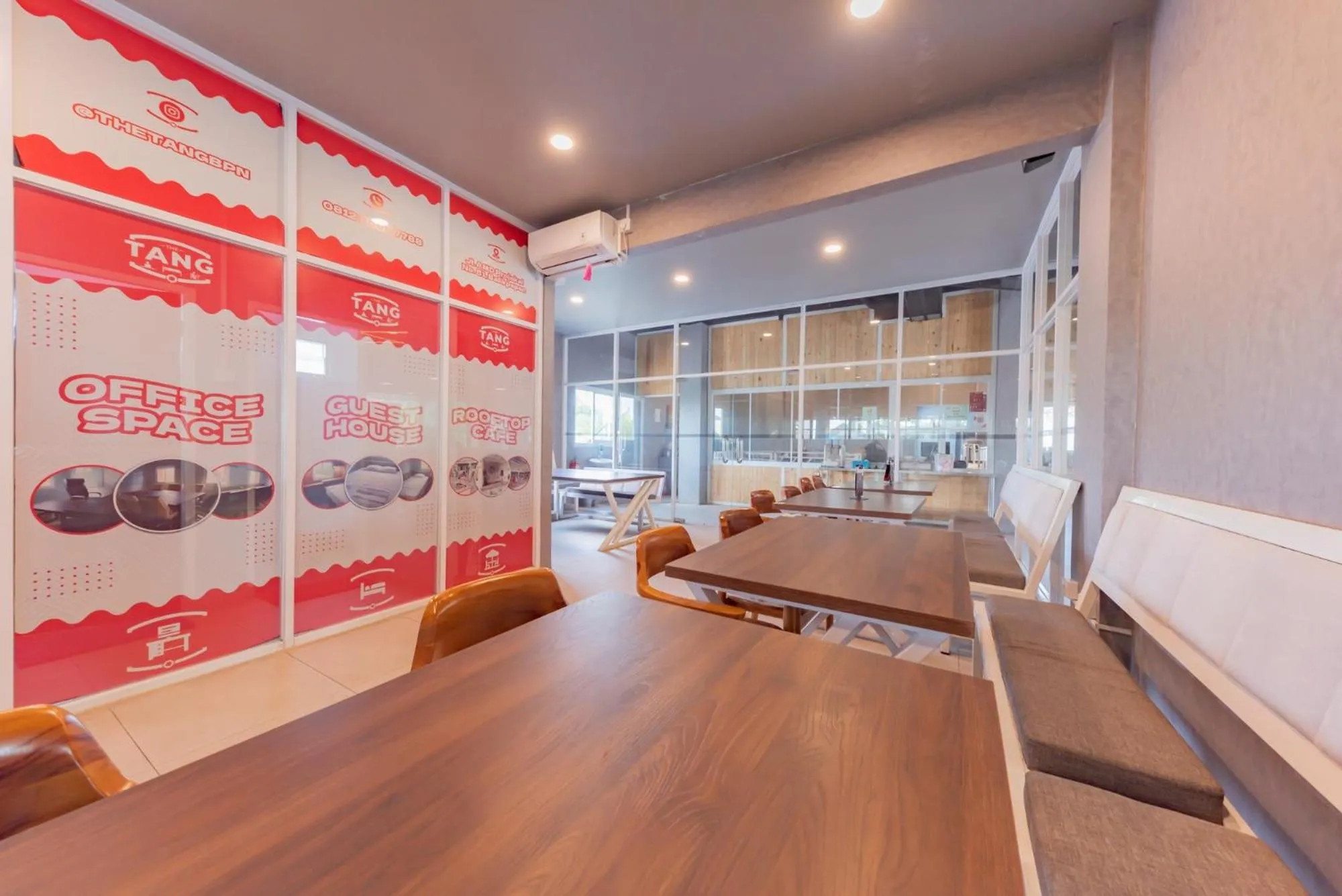 Seating area in Urbanview Hotel The Tang Balikpapan by RedDoorz