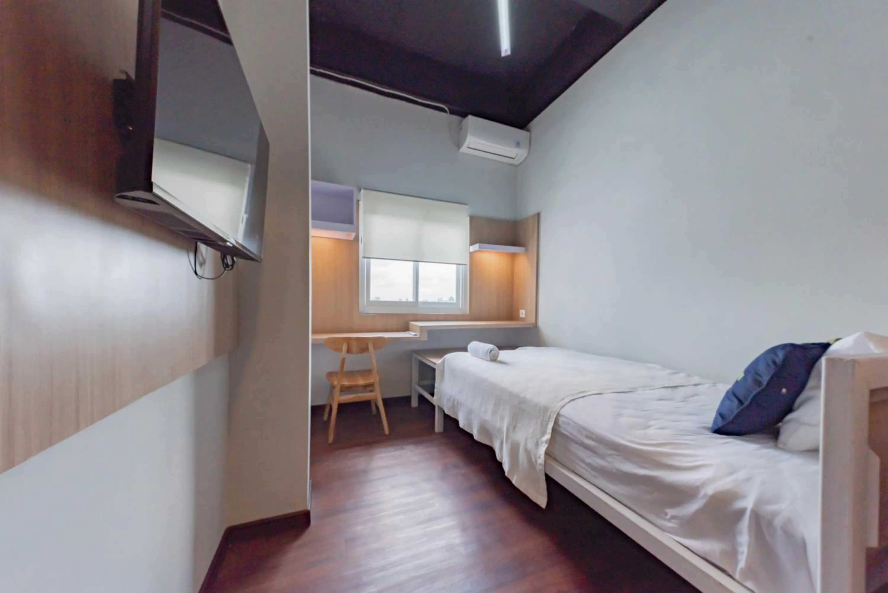 Bedroom, Bed in Urbanview Hotel The Tang Balikpapan by RedDoorz