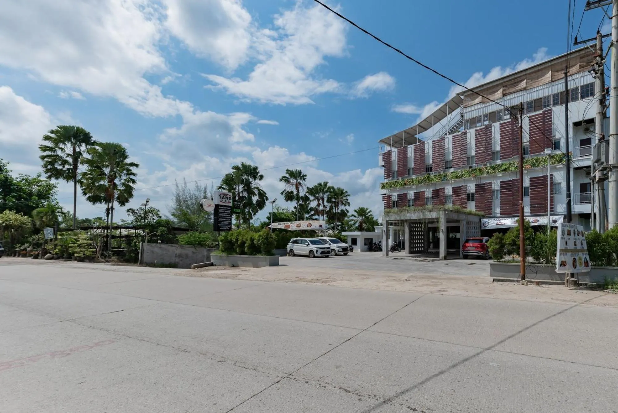 Property building in Urbanview Hotel The Tang Balikpapan by RedDoorz