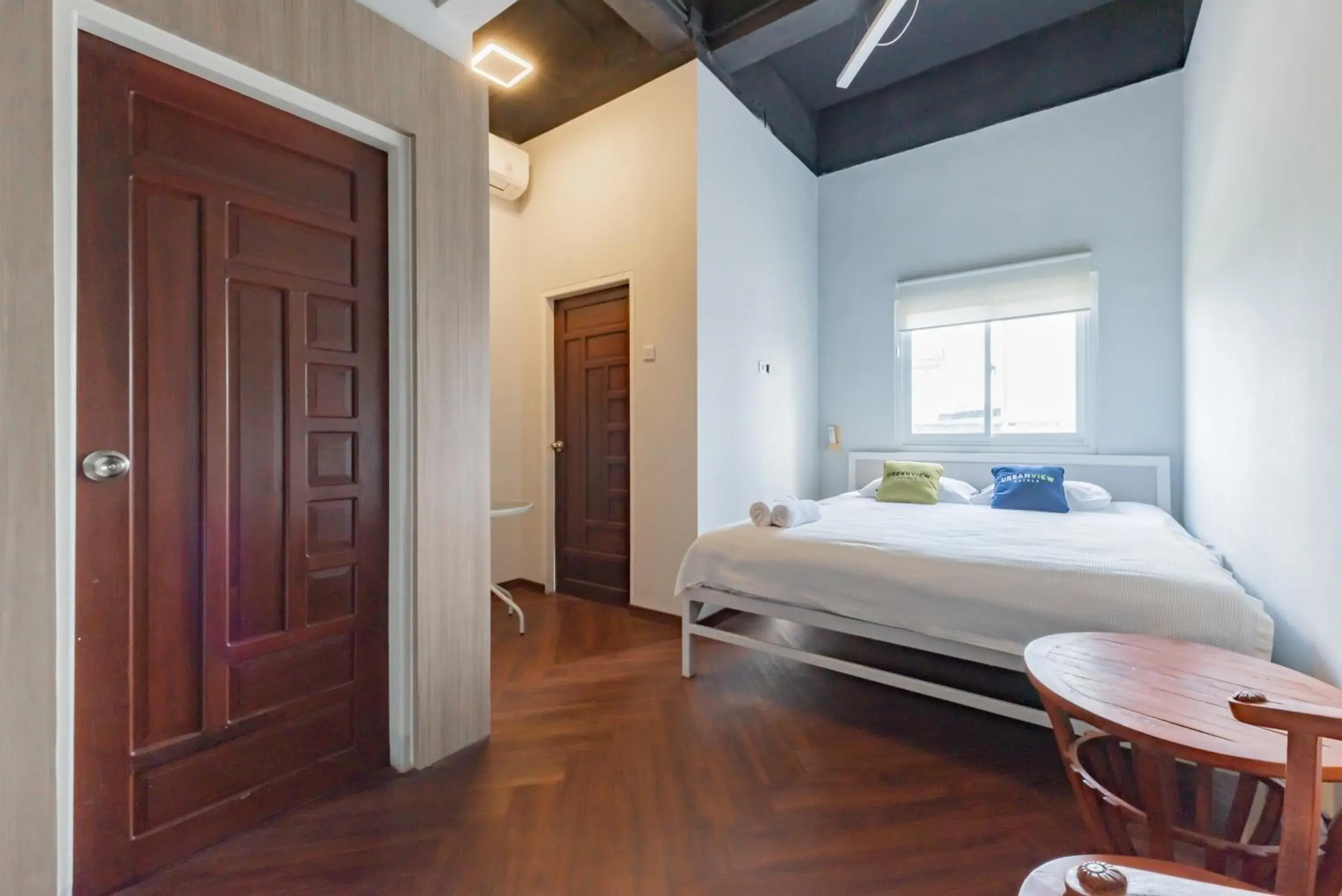 Bedroom, Bed in Urbanview Hotel The Tang Balikpapan by RedDoorz Bedroom, Bed in Urbanview Hotel The Tang Balikpapan by RedDoorz