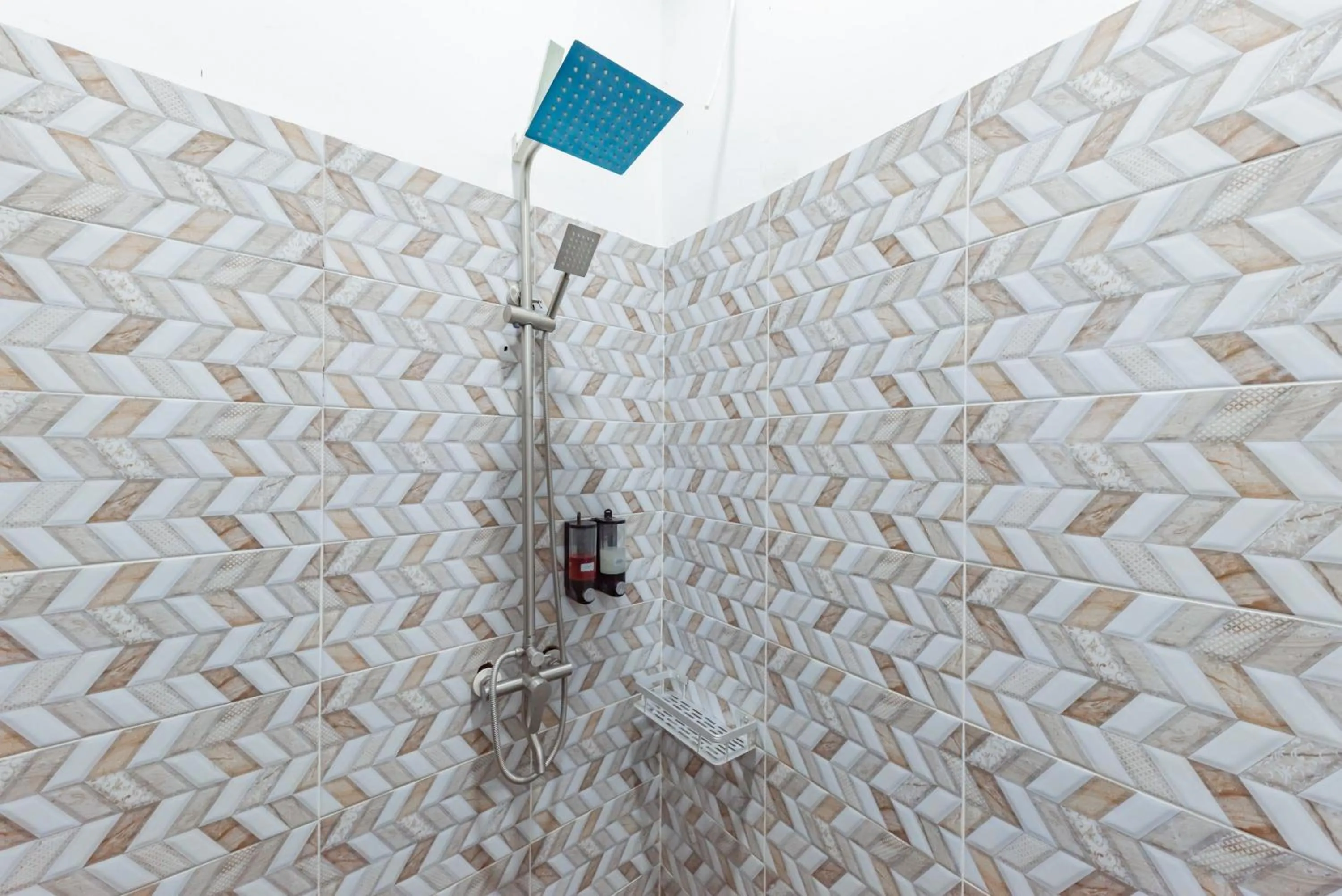 Bathroom in Urbanview Hotel The Tang Balikpapan by RedDoorz