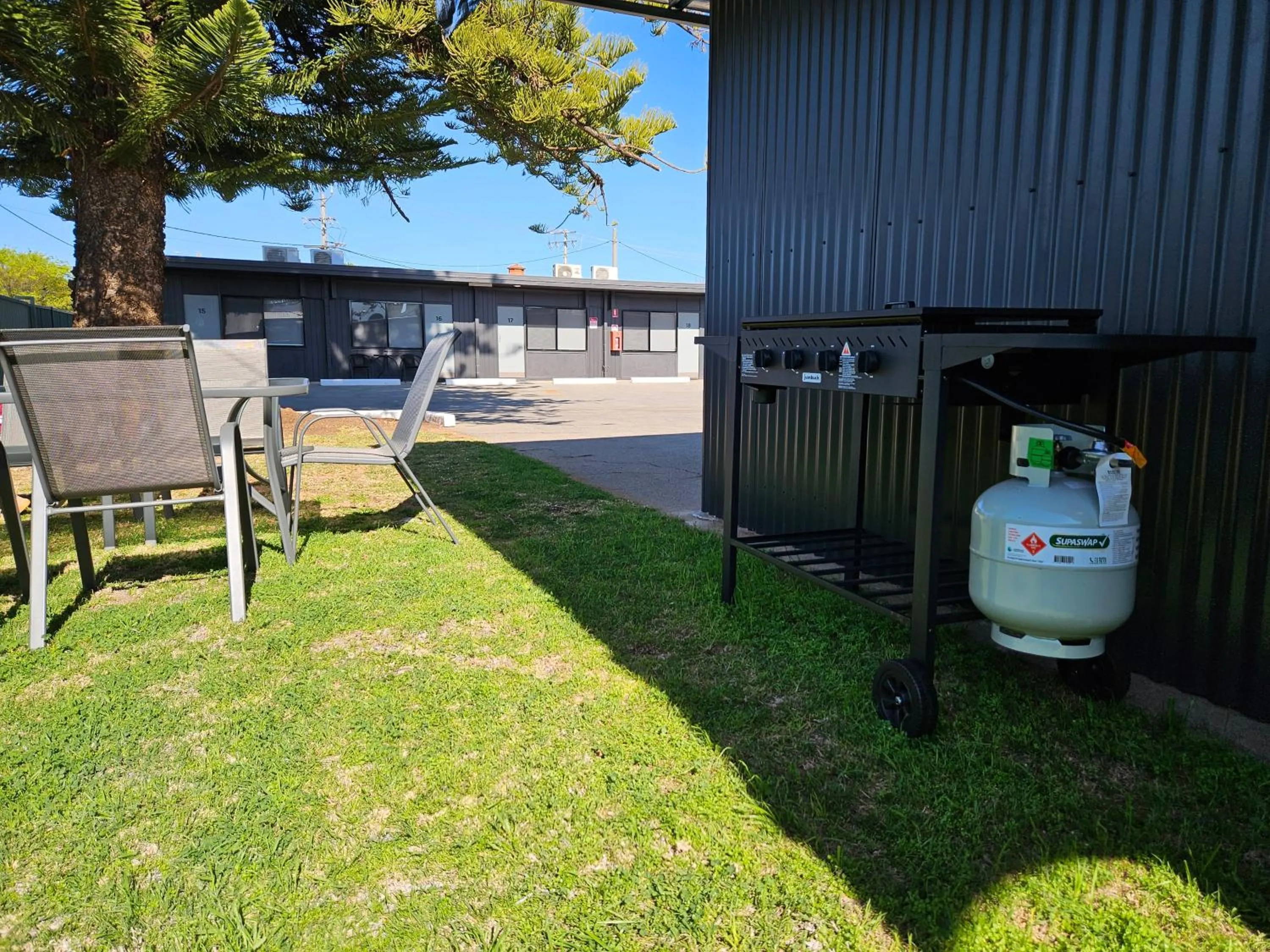 BBQ facilities in Leeton Centre Motel