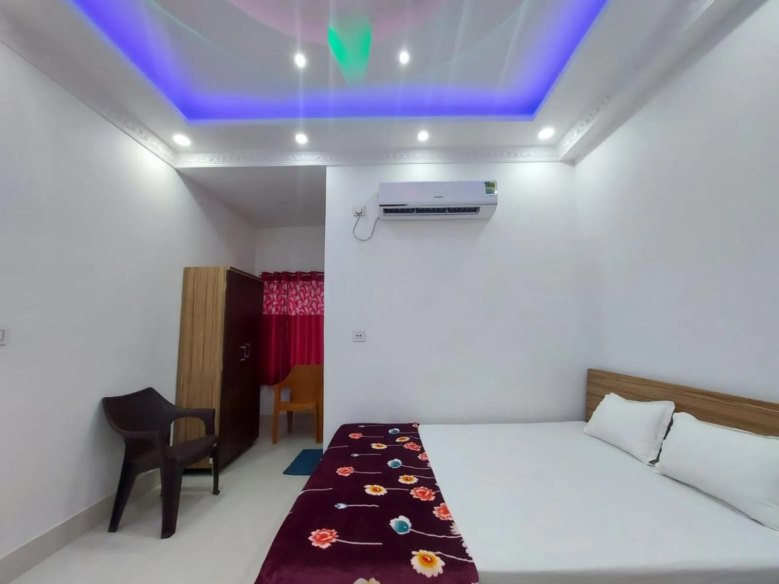 Bed in Sea Wave Beach Resort