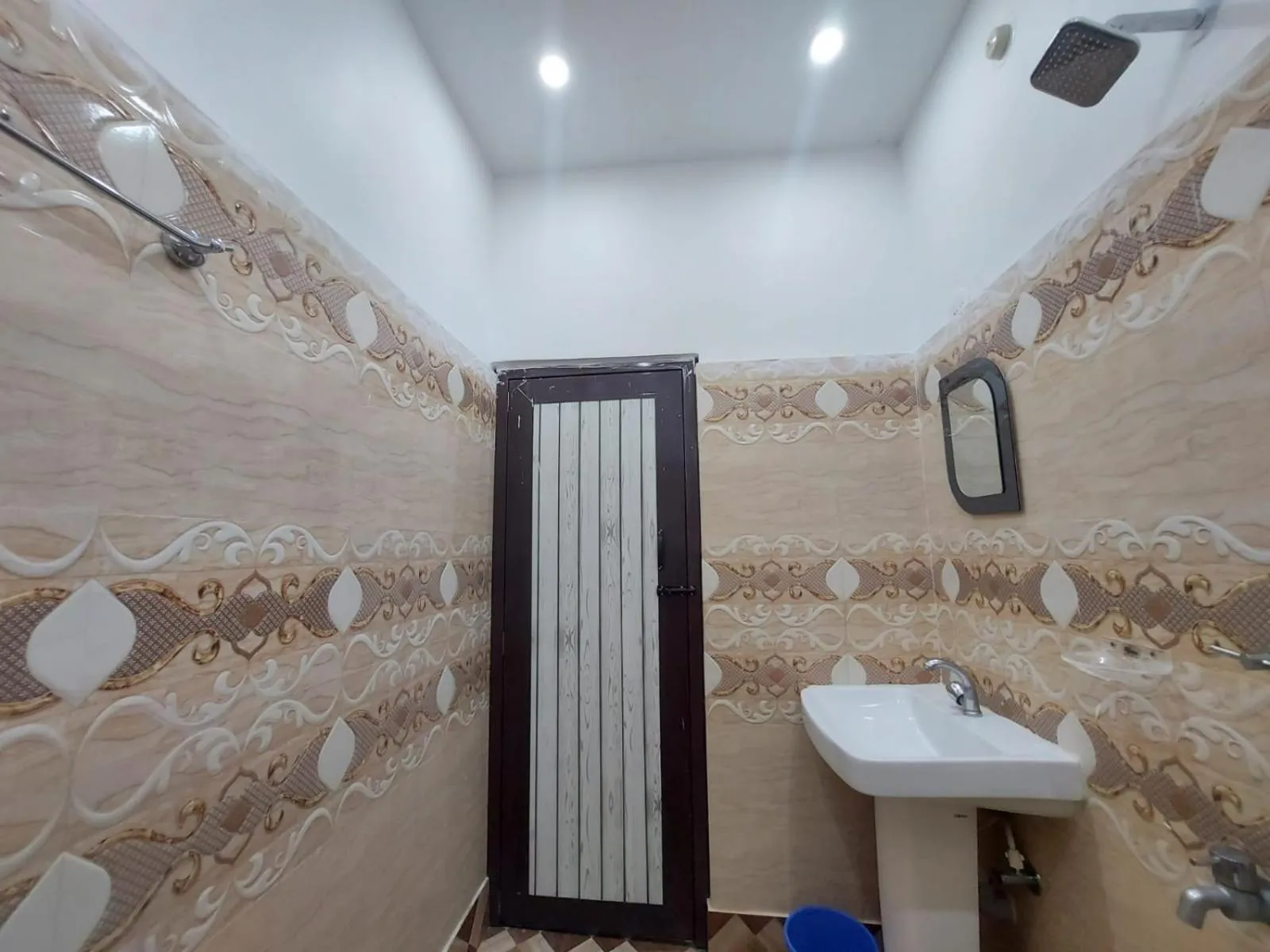 Shower in Sea Wave Beach Resort