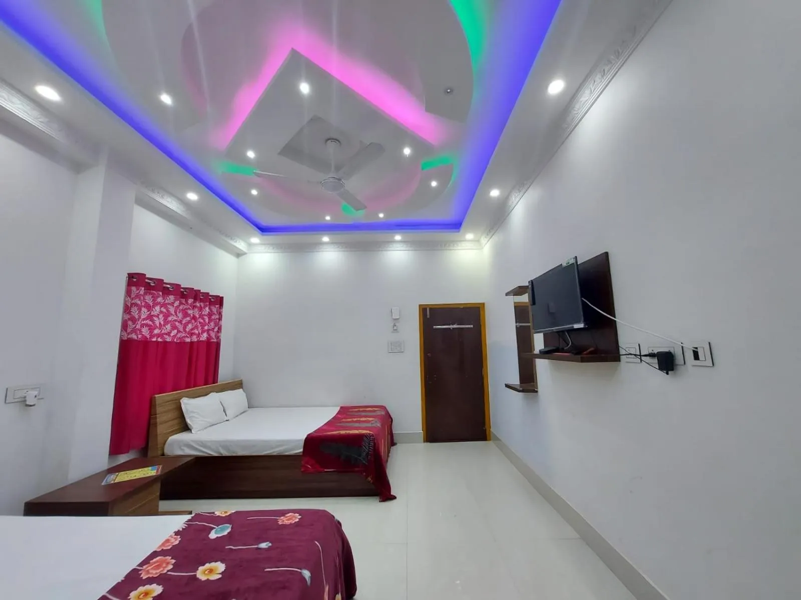 Bed in Sea Wave Beach Resort