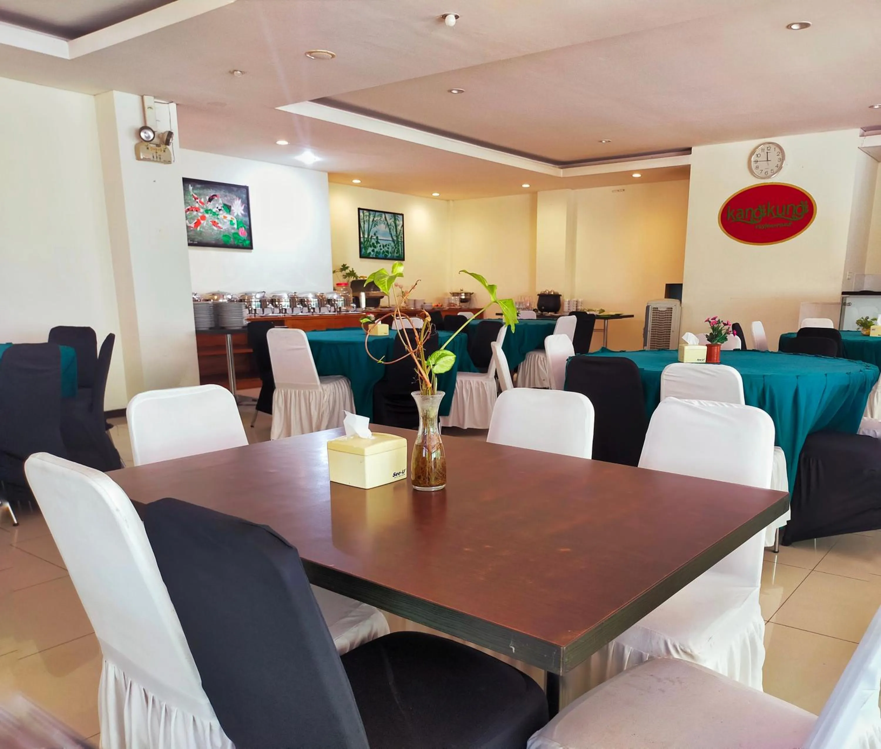 Restaurant/places to eat in Pratama Hotel & Convention Mataram
