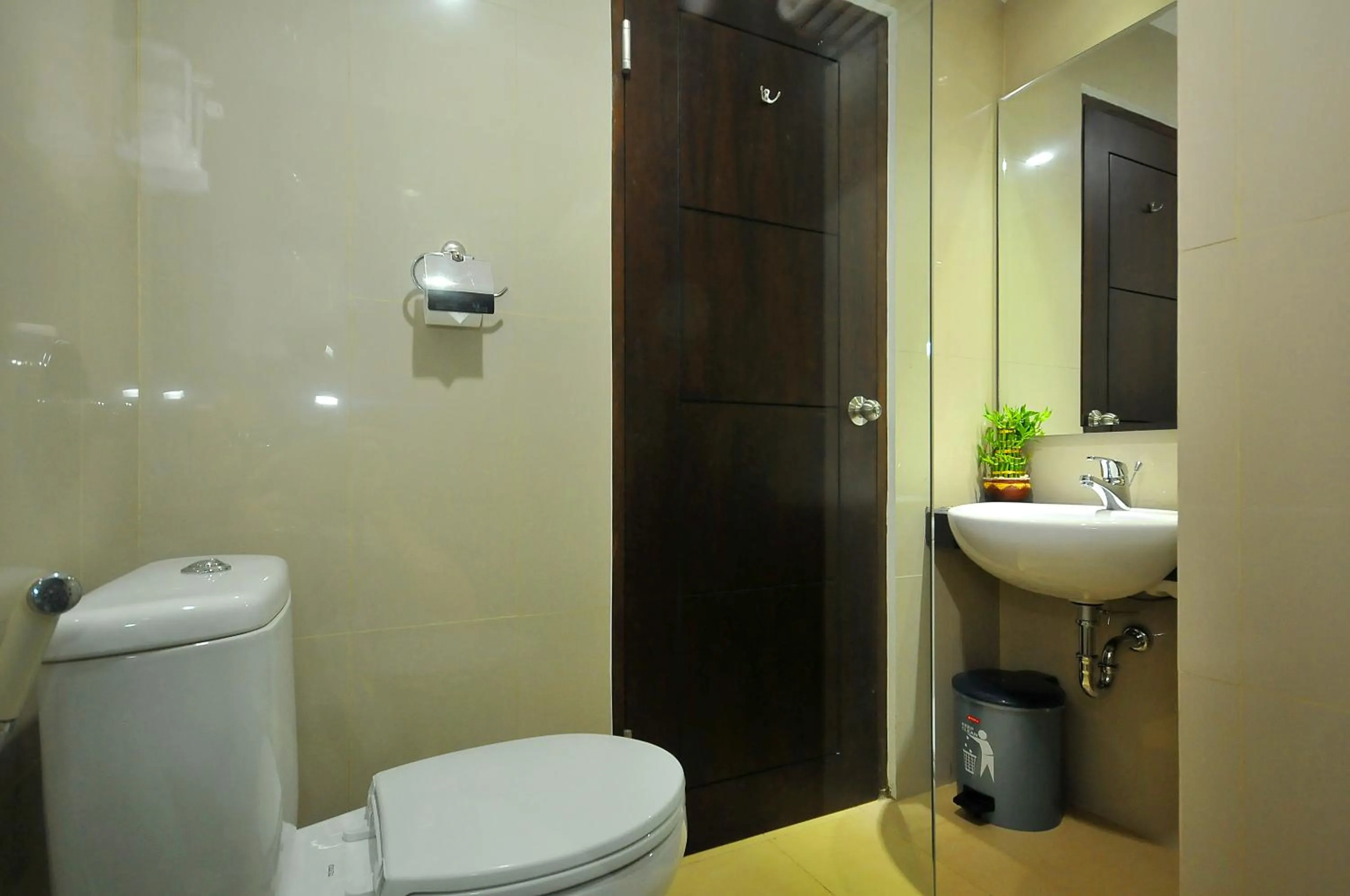 Toilet in Pratama Hotel & Convention Mataram