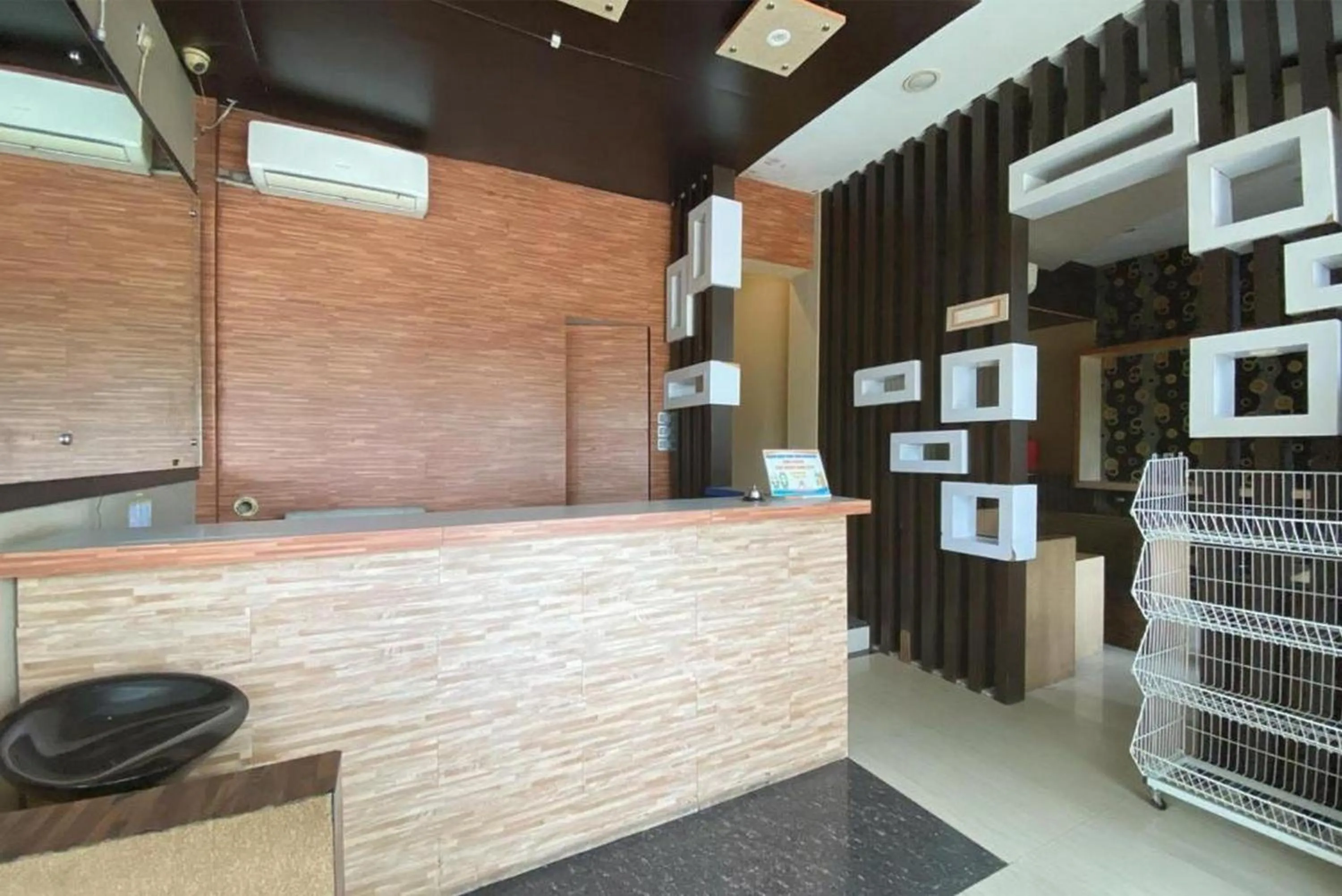 Lobby or reception in Urbanview Hotel Sabang Land Syariah Jayapura
