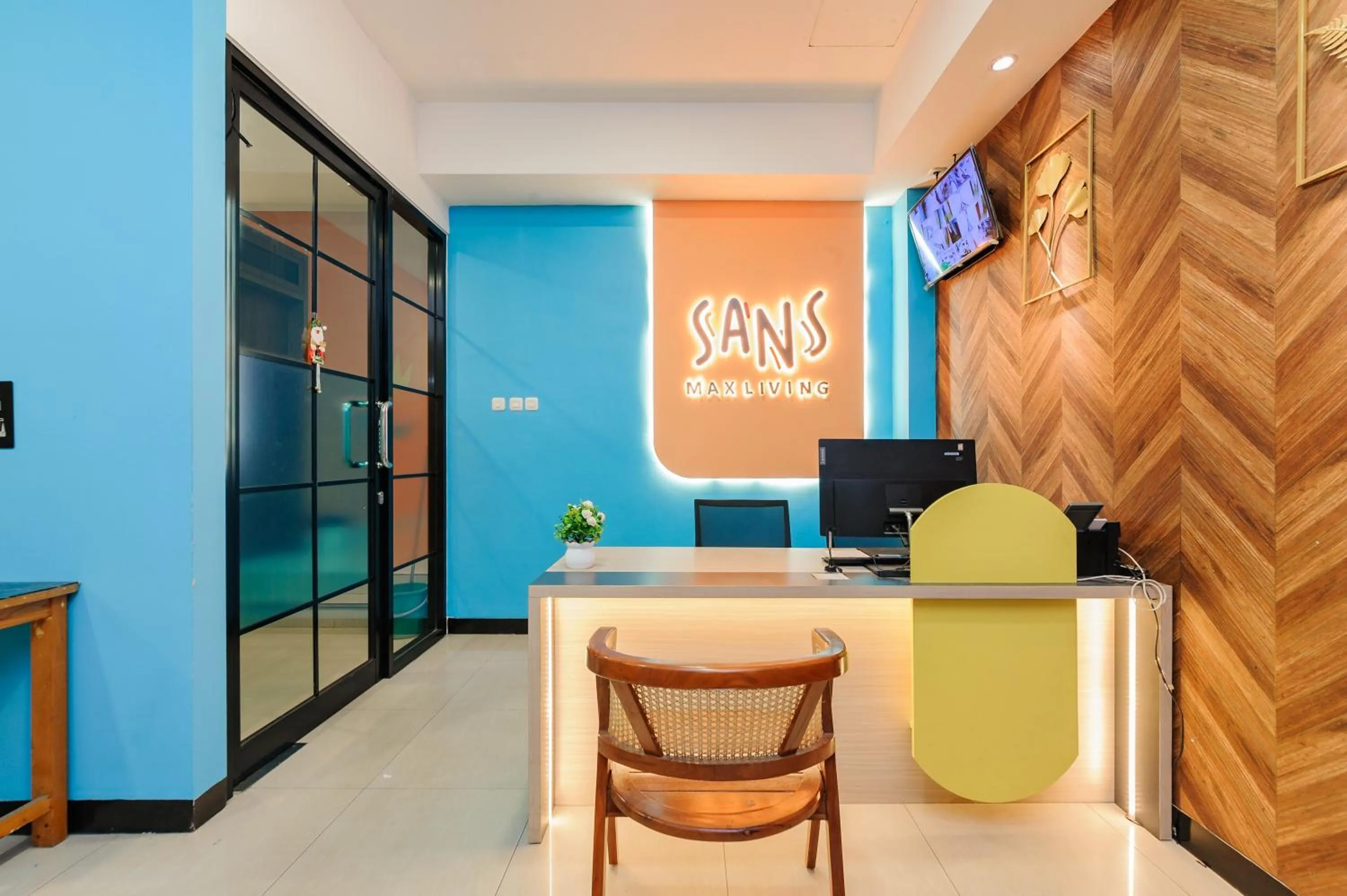 Lobby or reception in Sans Hotel Max Living Cengkareng