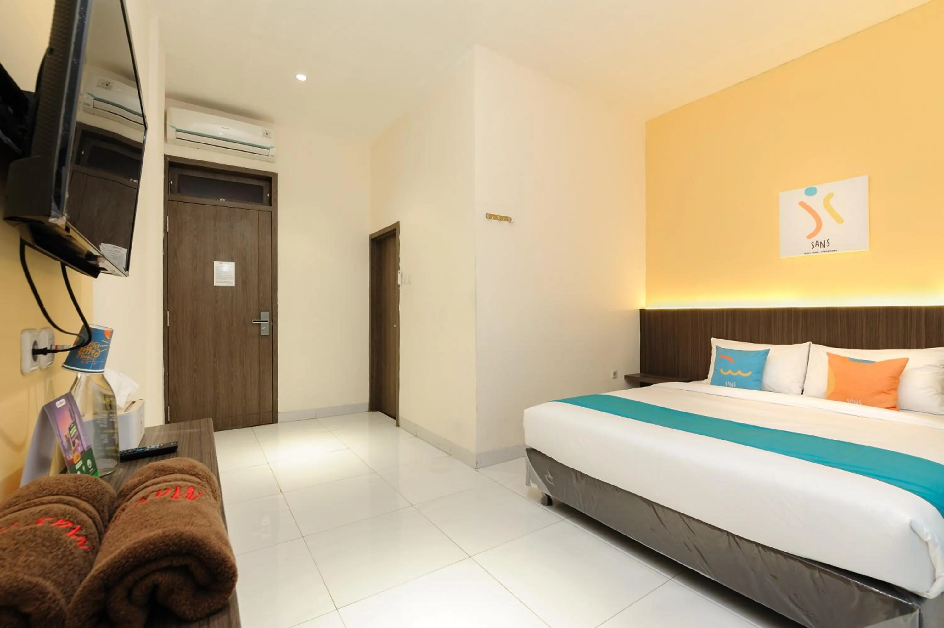 Bedroom, Bed in Sans Hotel Max Living Cengkareng