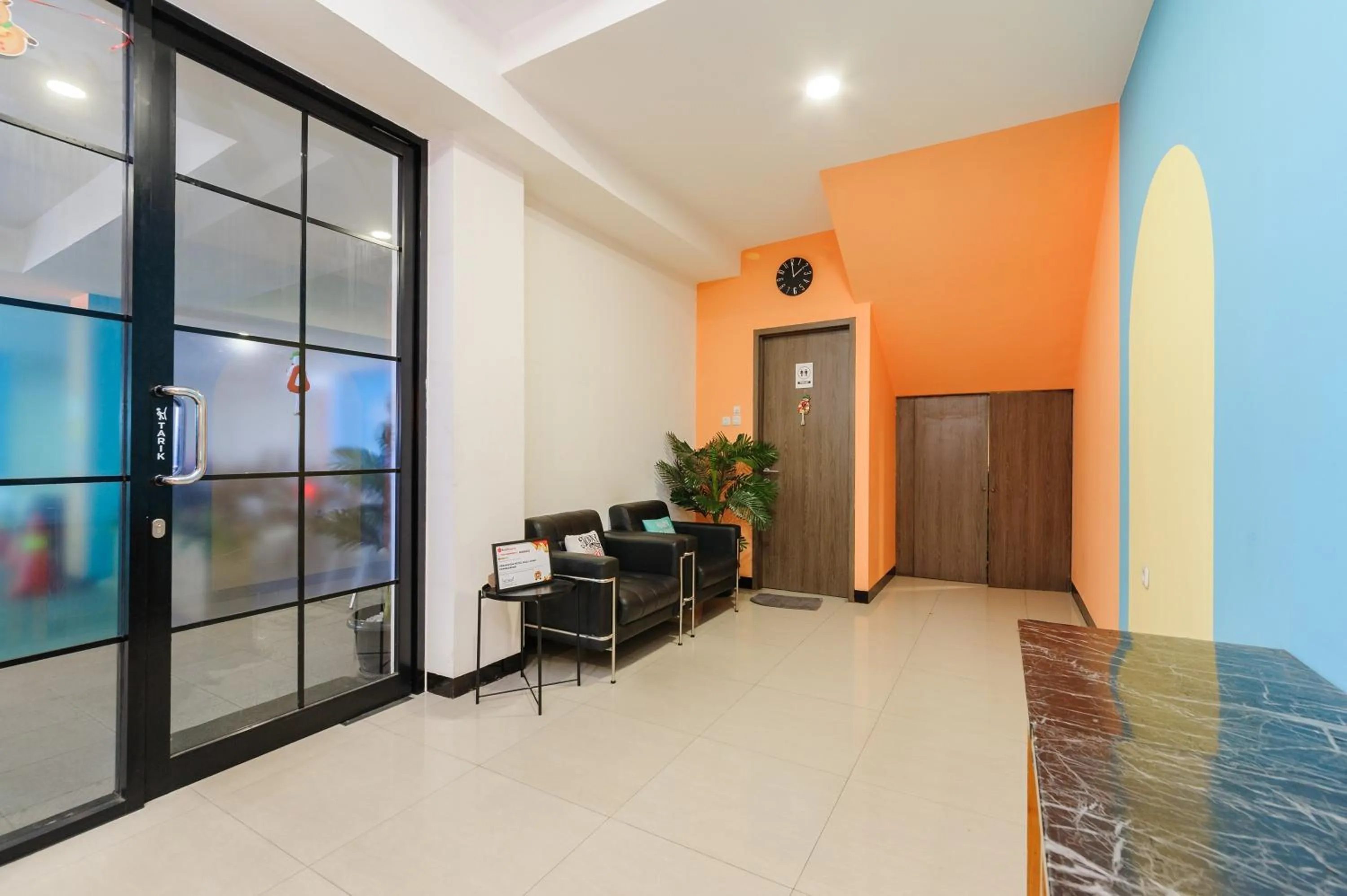 Seating area in Sans Hotel Max Living Cengkareng