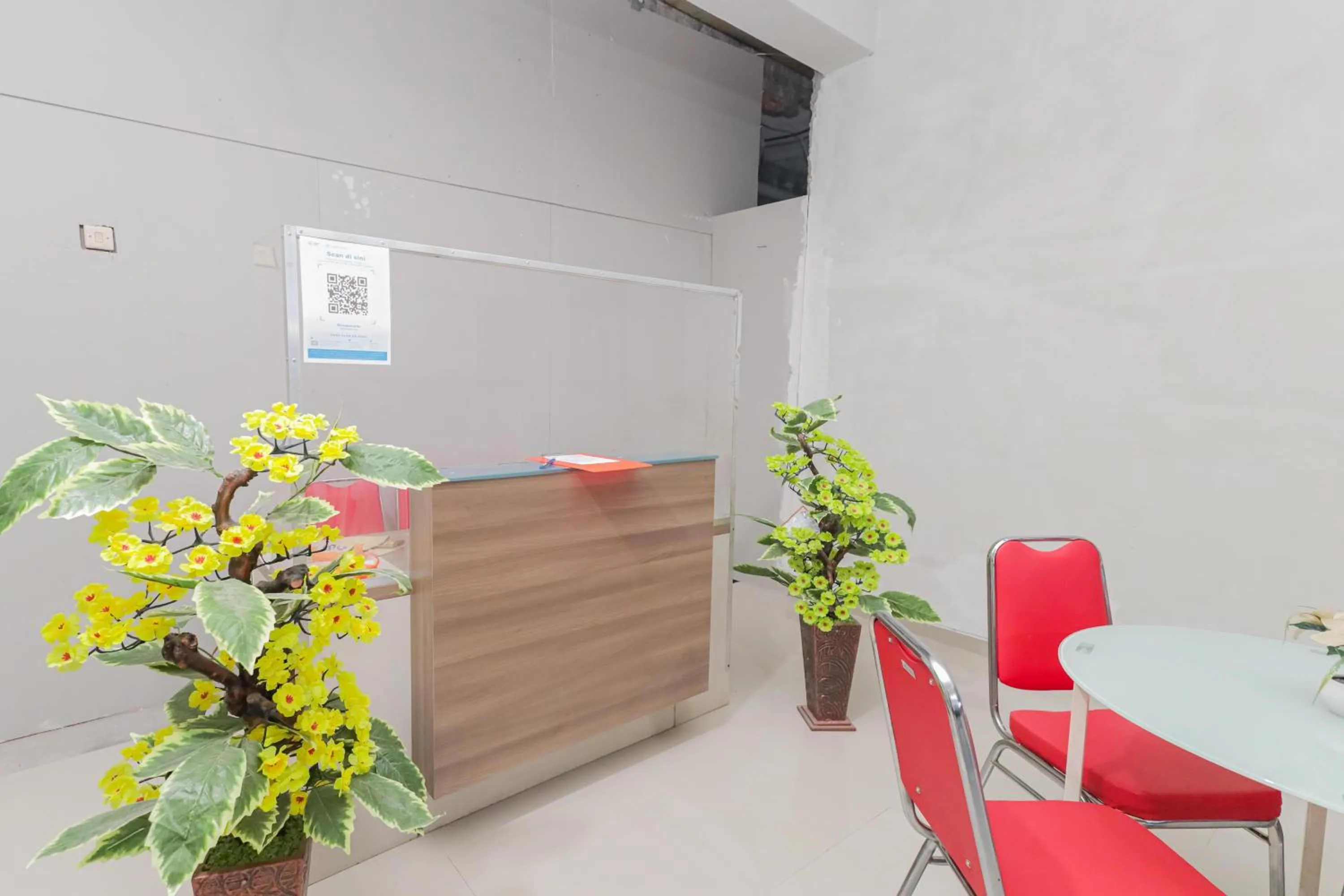 Lobby or reception in RedDoorz @ Gedangan Sidoarjo