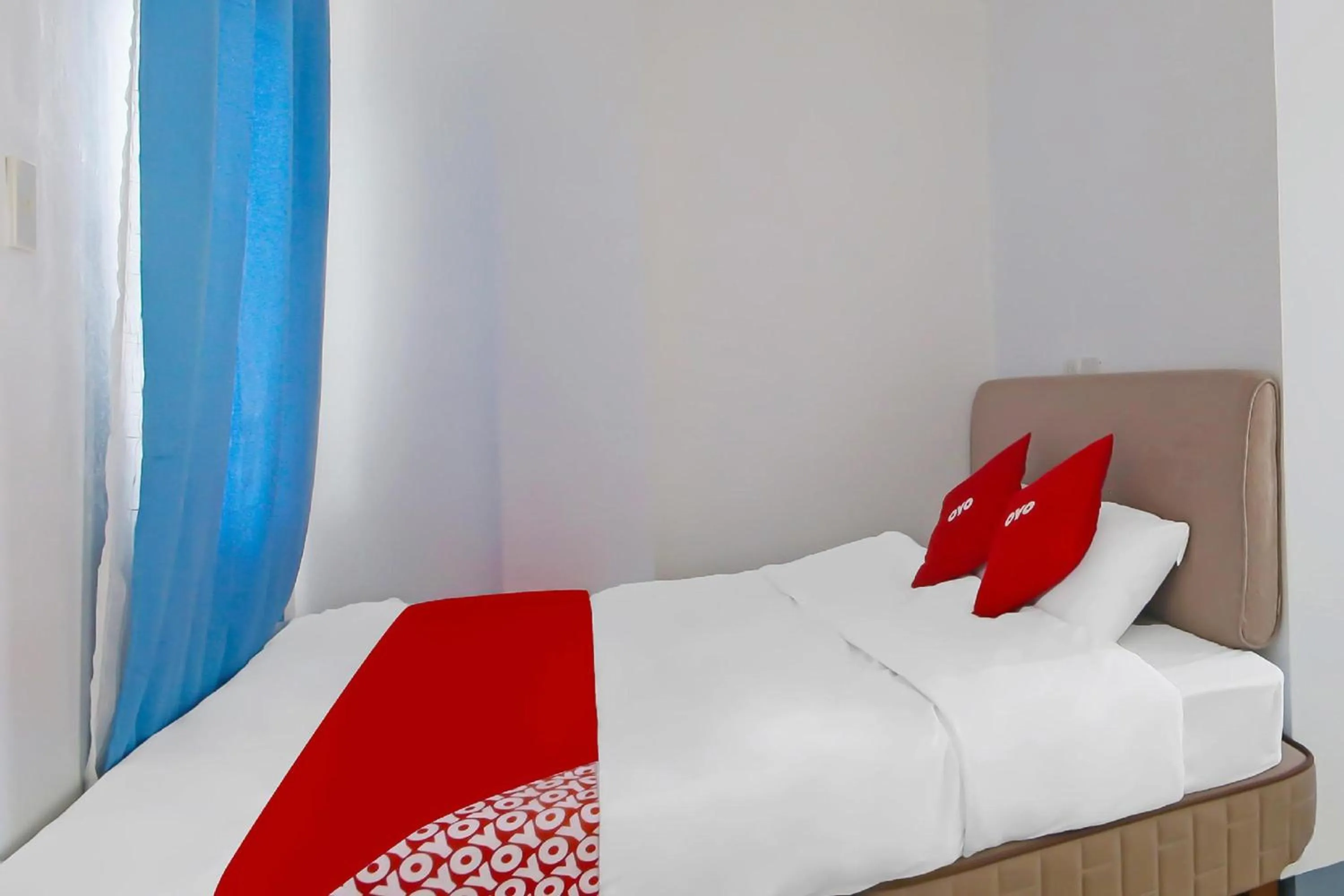 View (from property/room), Bed in Loveness Apartelle