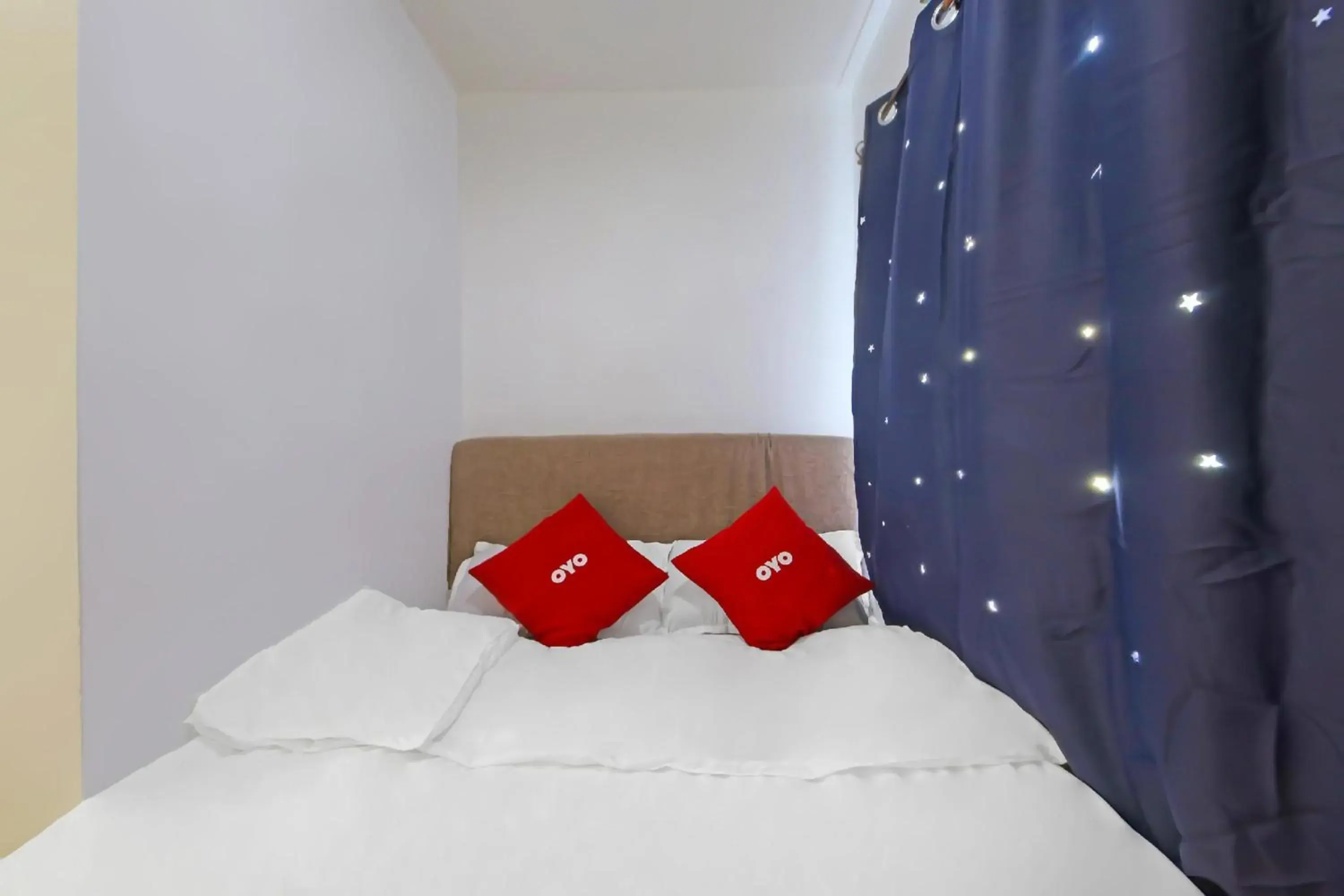 Bedroom, Bed in Loveness Apartelle Bedroom, Bed in Loveness Apartelle