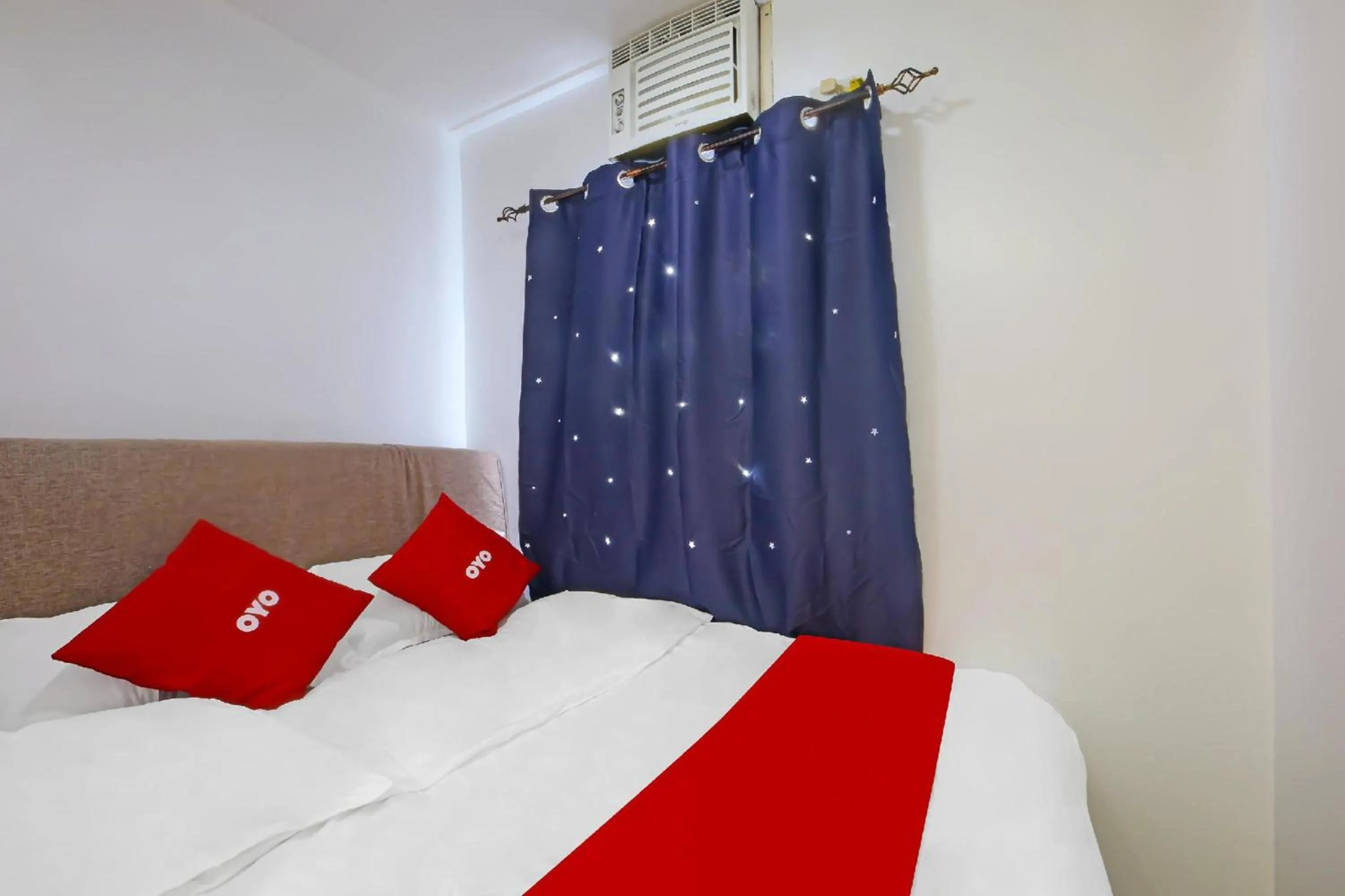 Bedroom, Bed in Loveness Apartelle