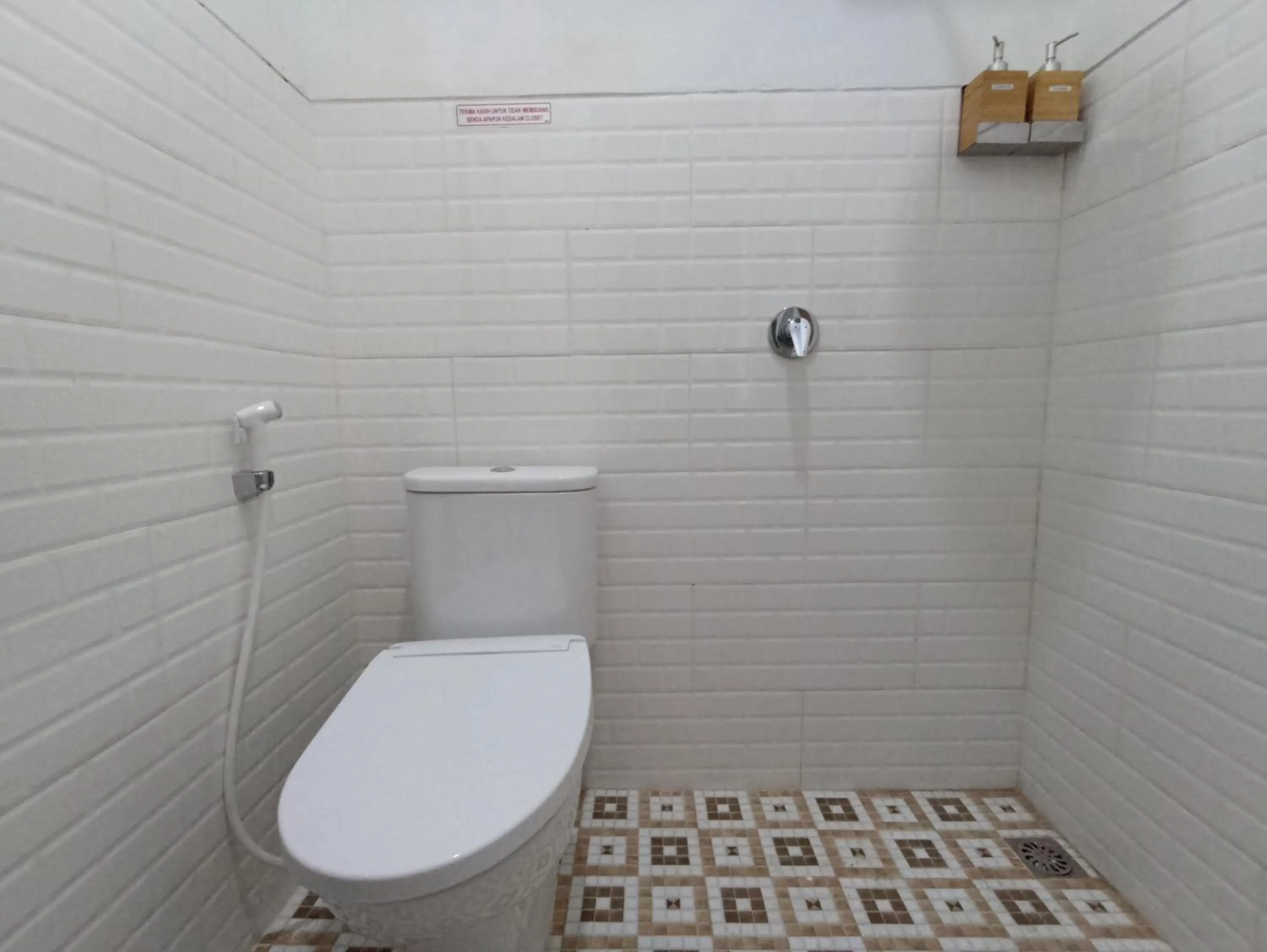 Bathroom in Mruyung Guest House Kota Lama Banyumas Mitra RedDoorz