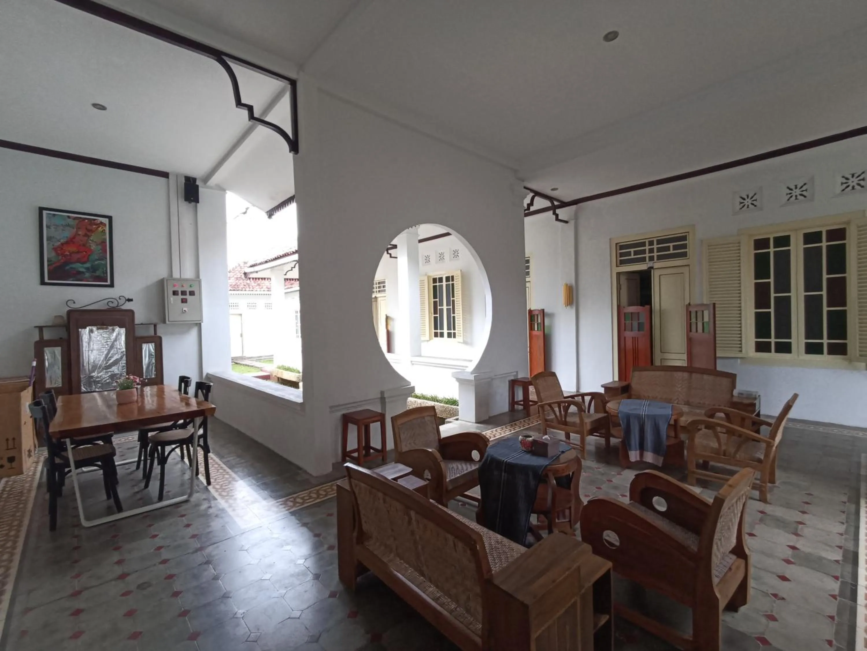 Living room in Mruyung Guest House Kota Lama Banyumas Mitra RedDoorz