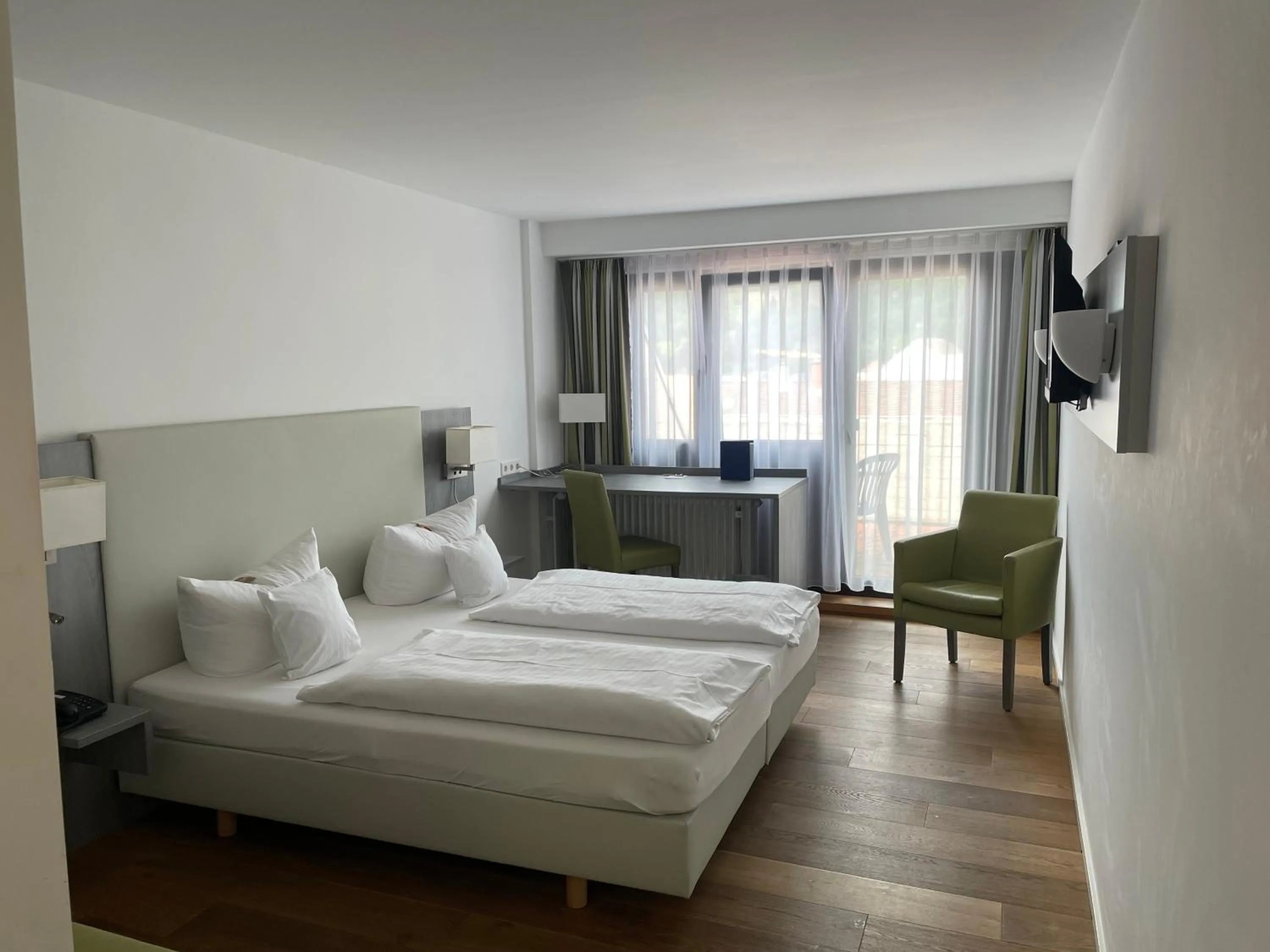 Photo of the whole room, Bed in Hotel am Schloss